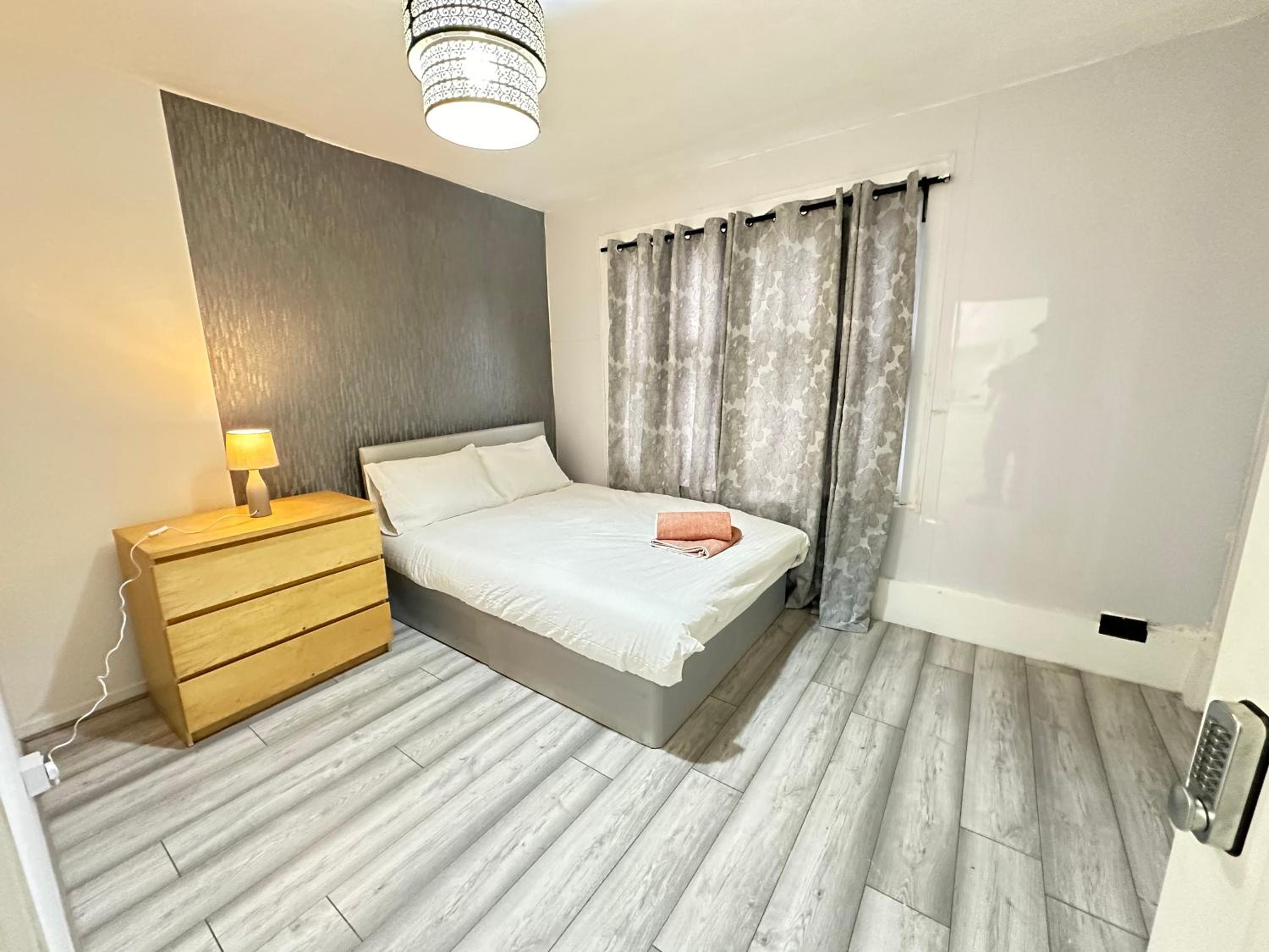 Flat in Aldgate East, London