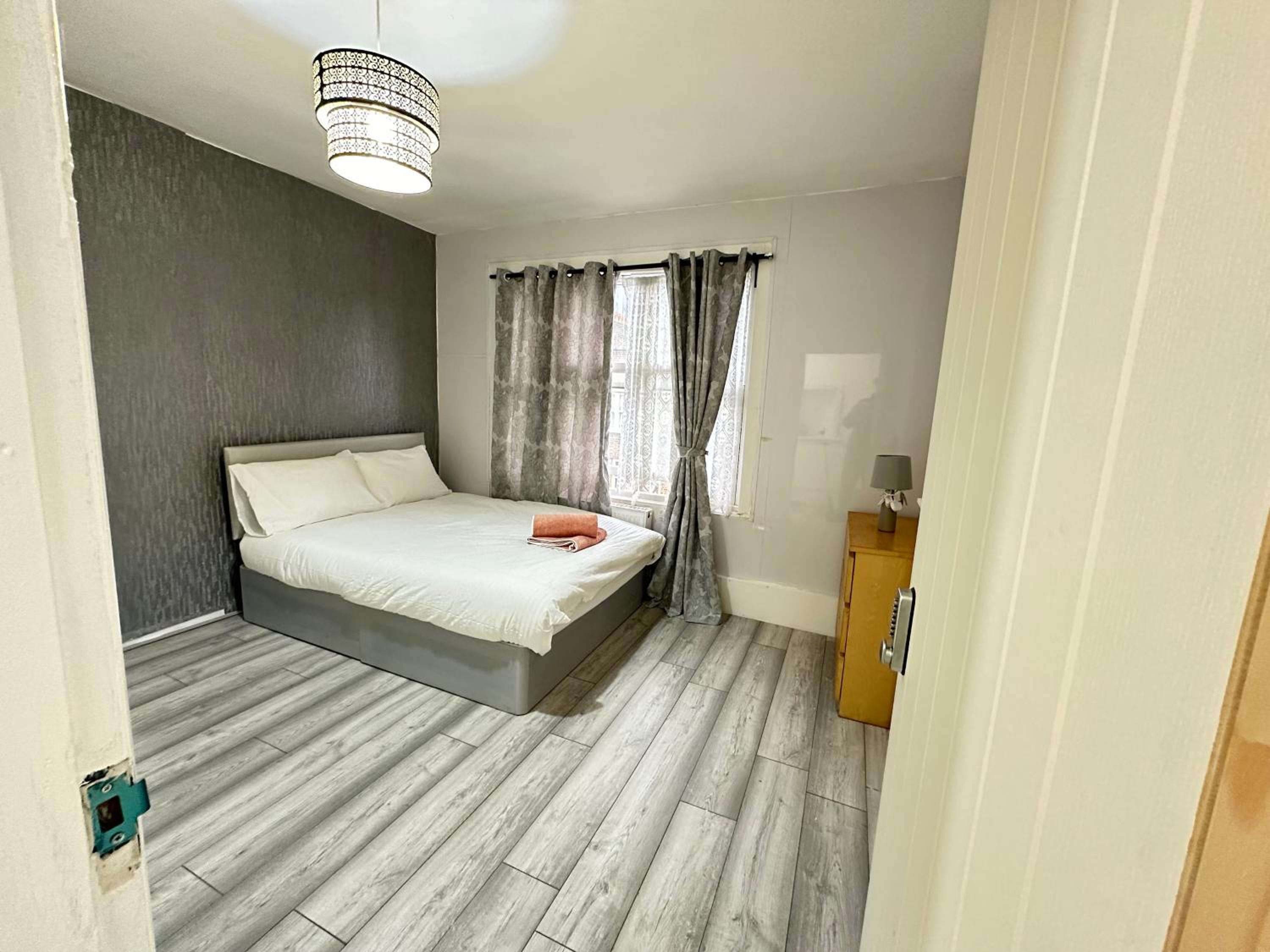 Flat in Aldgate East, London