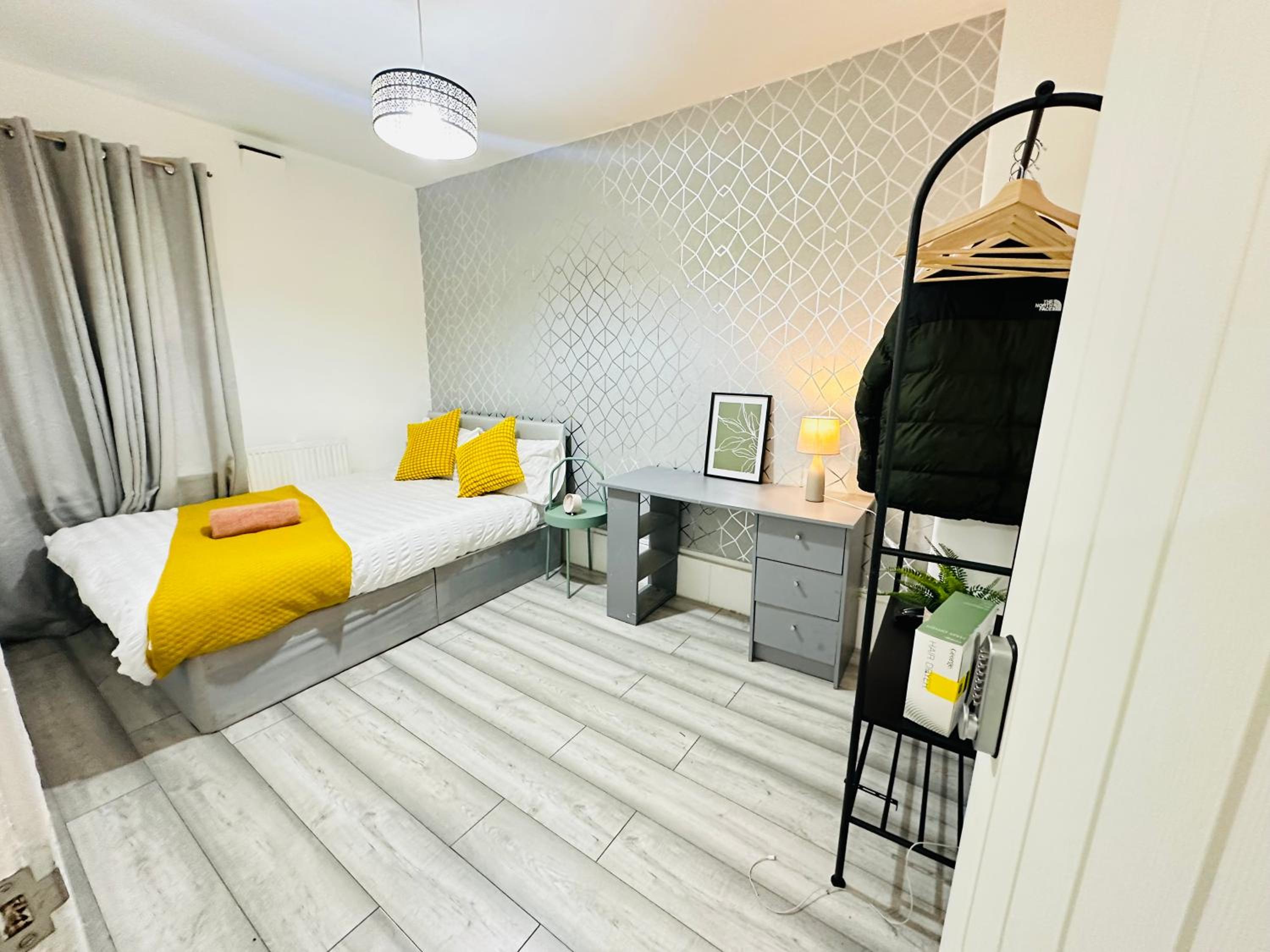 Flat in Aldgate East, London