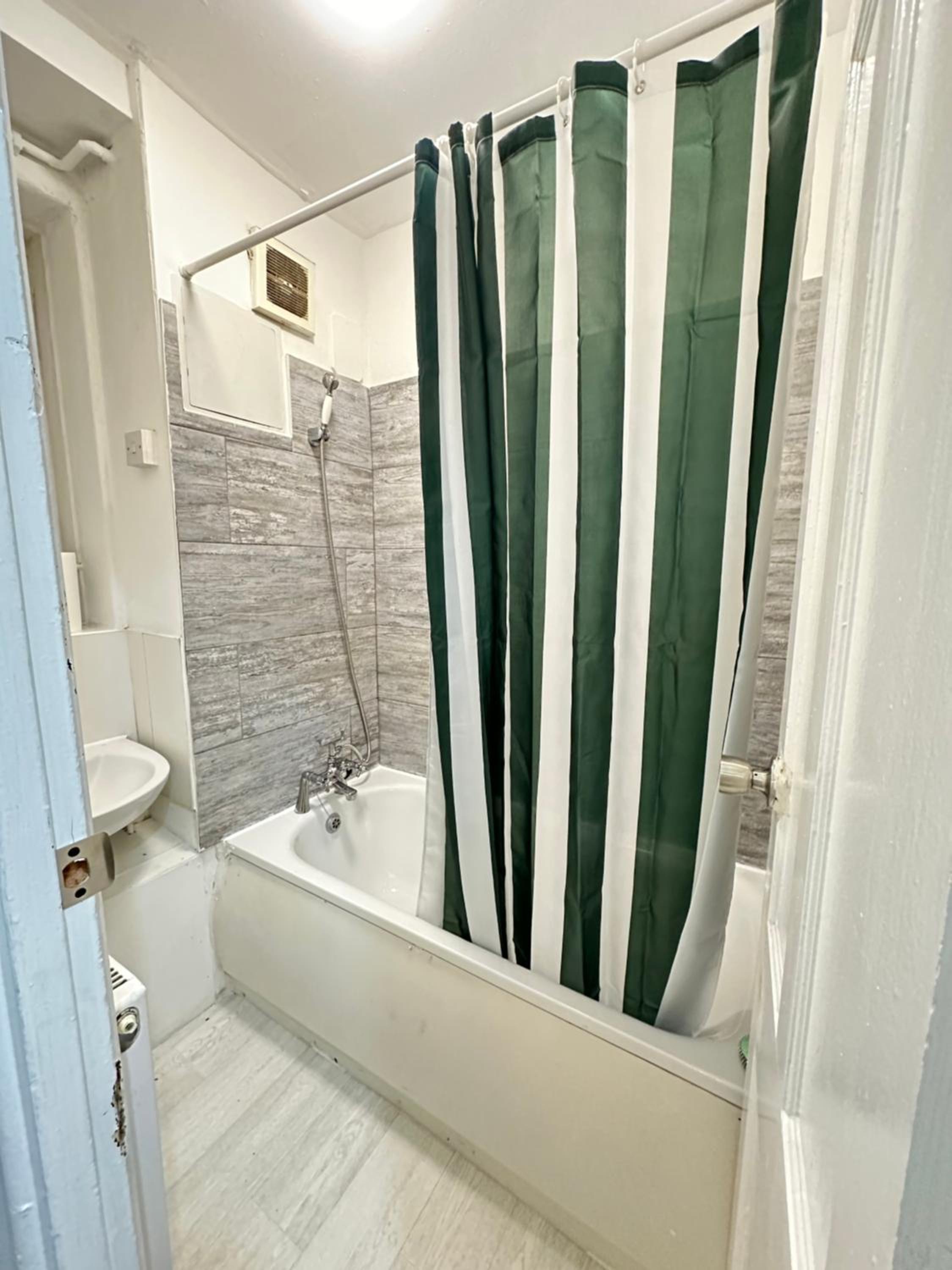 Flat in Aldgate East, London