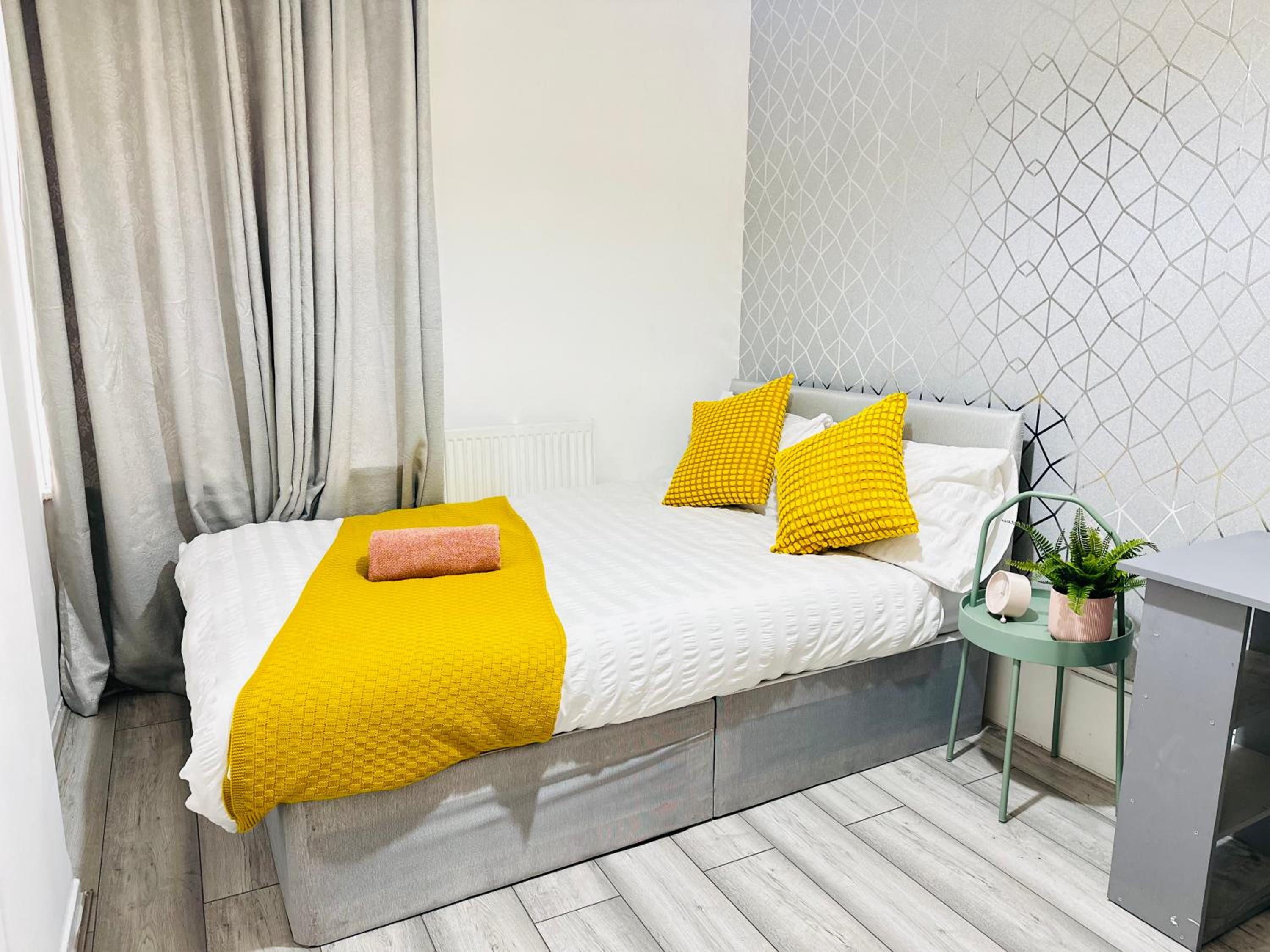 Flat in Aldgate East, London