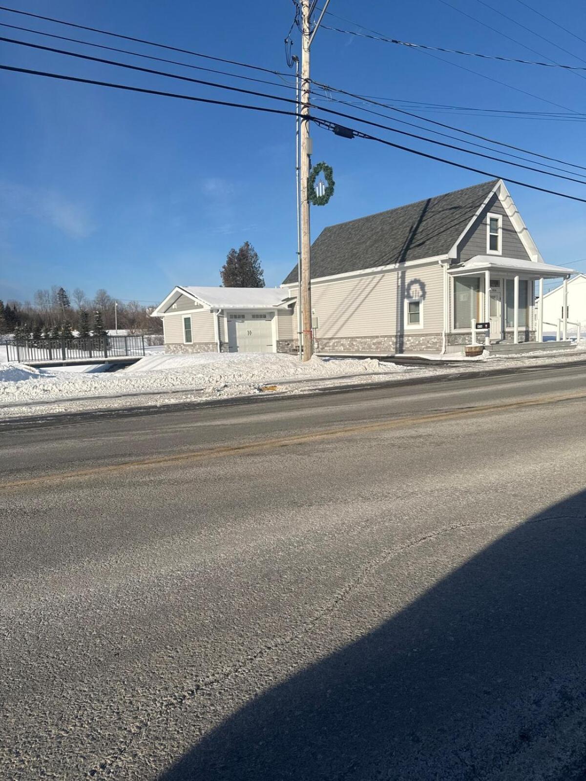 Prime Northern Maine Snowmobiling Retreat with Full Kitchen & Winter Trails Access