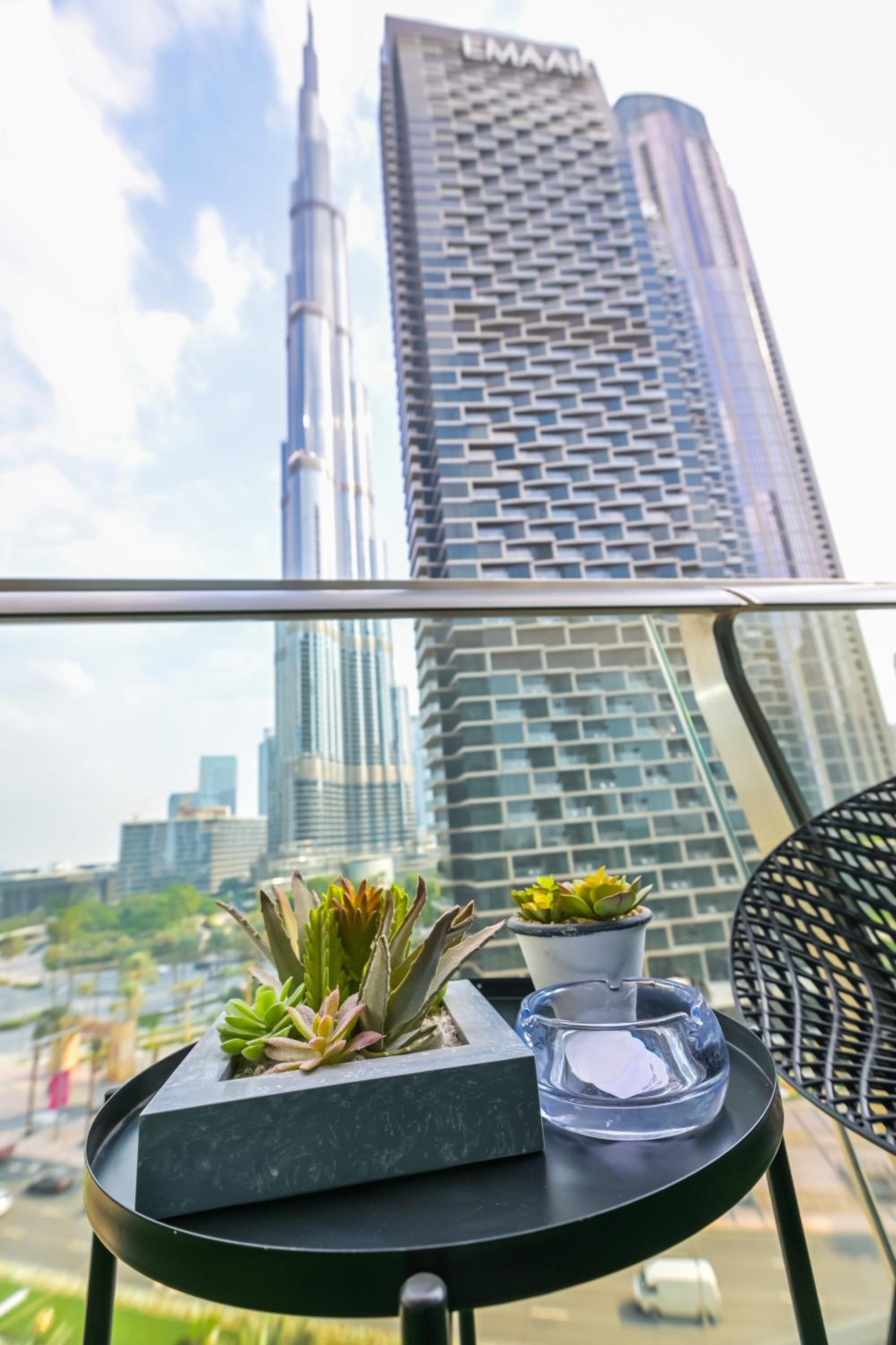 Burj Vista 2BR Luxurious Apartment with Direct Access to Dubai Mall