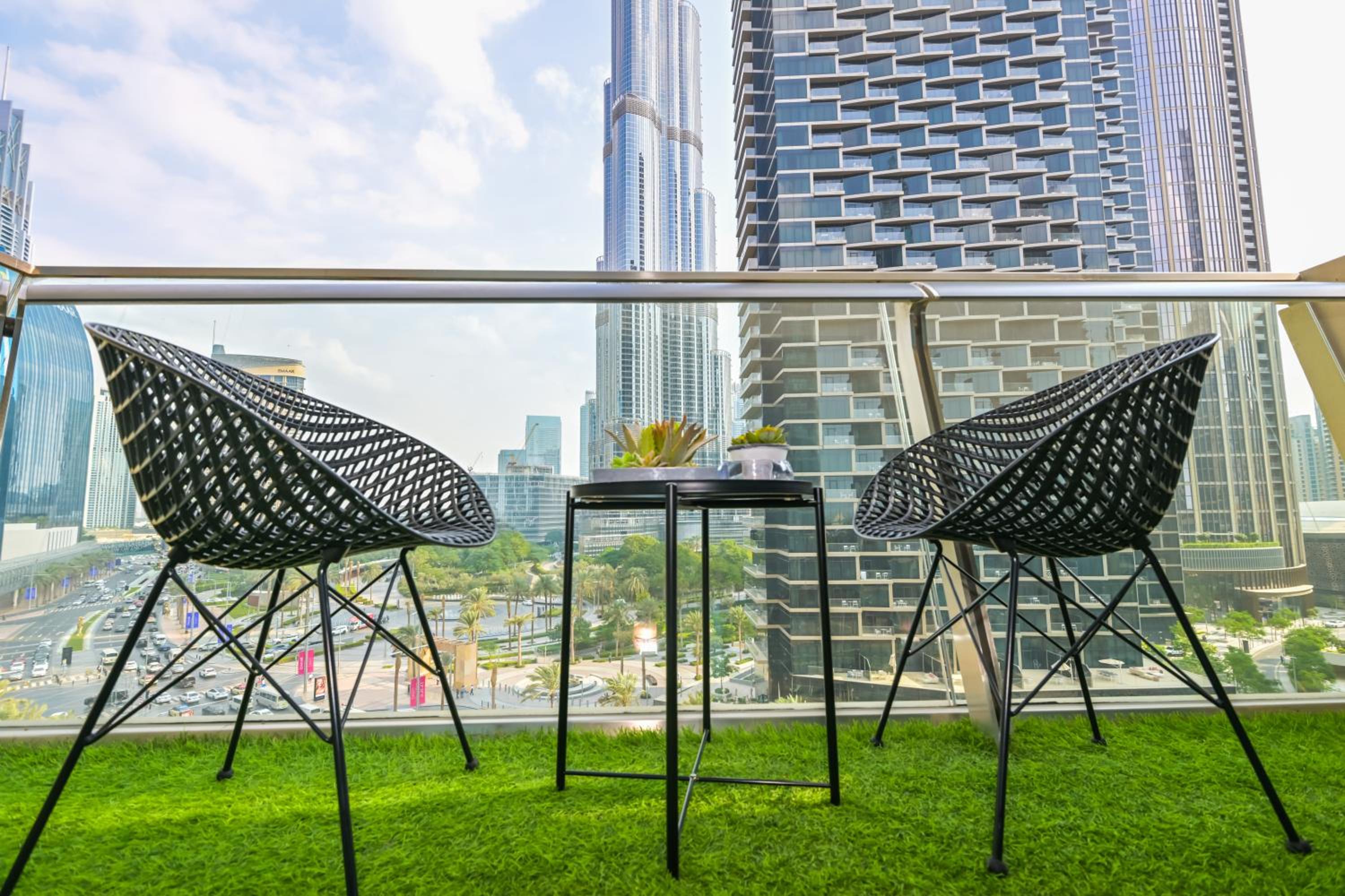 Burj Vista 2BR Luxurious Apartment with Direct Access to Dubai Mall