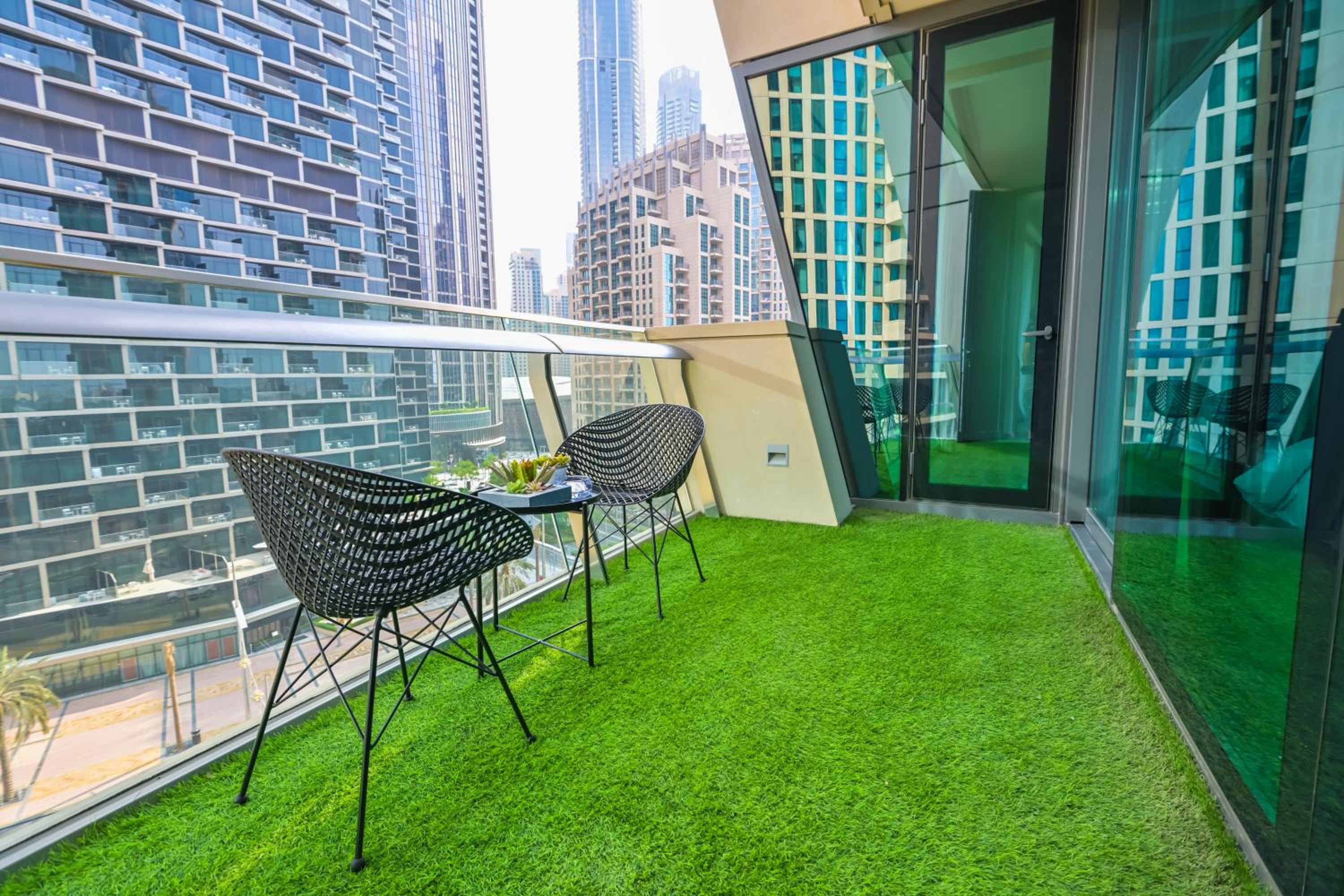 Burj Vista 2BR Luxurious Apartment with Direct Access to Dubai Mall