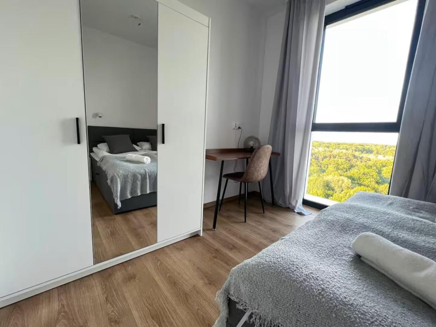 Widok - Klima - WiFi - Netflix - Sauna - Darmowy parking - Siłownia - Obok plaży - Mieszkanie z widokiem na morze 6 osób