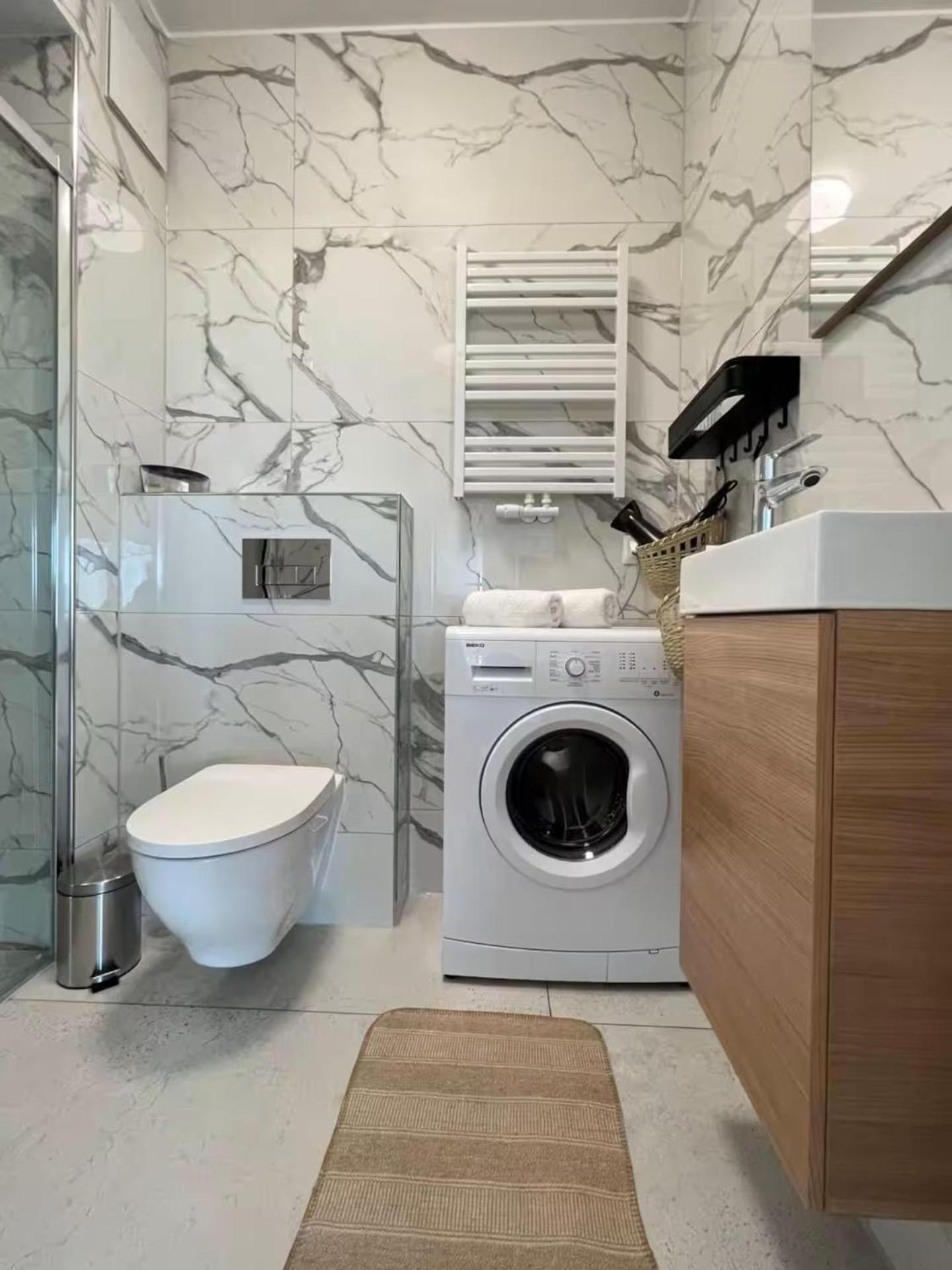Widok - Klima - WiFi - Netflix - Sauna - Darmowy parking - Siłownia - Obok plaży - Mieszkanie z widokiem na morze 6 osób