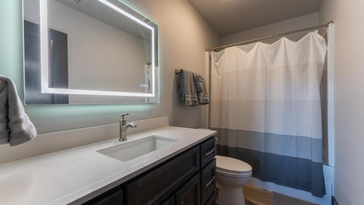 Luxury Apt on Bagnell Dam Blvd!