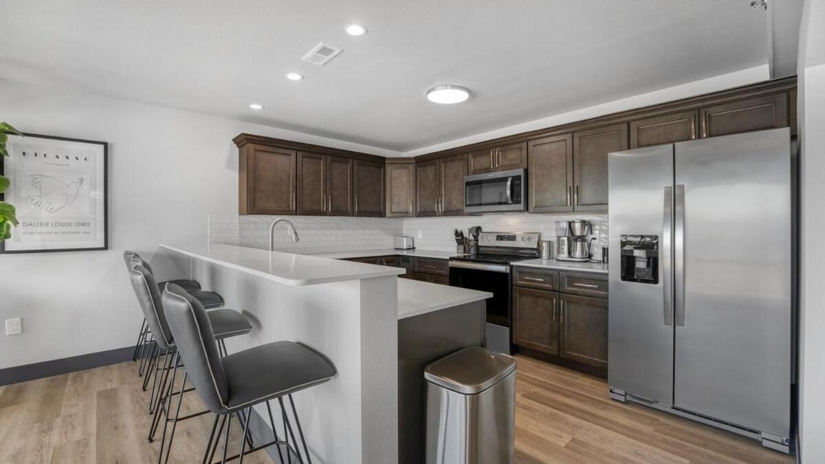 Luxury Apt on Bagnell Dam Blvd!