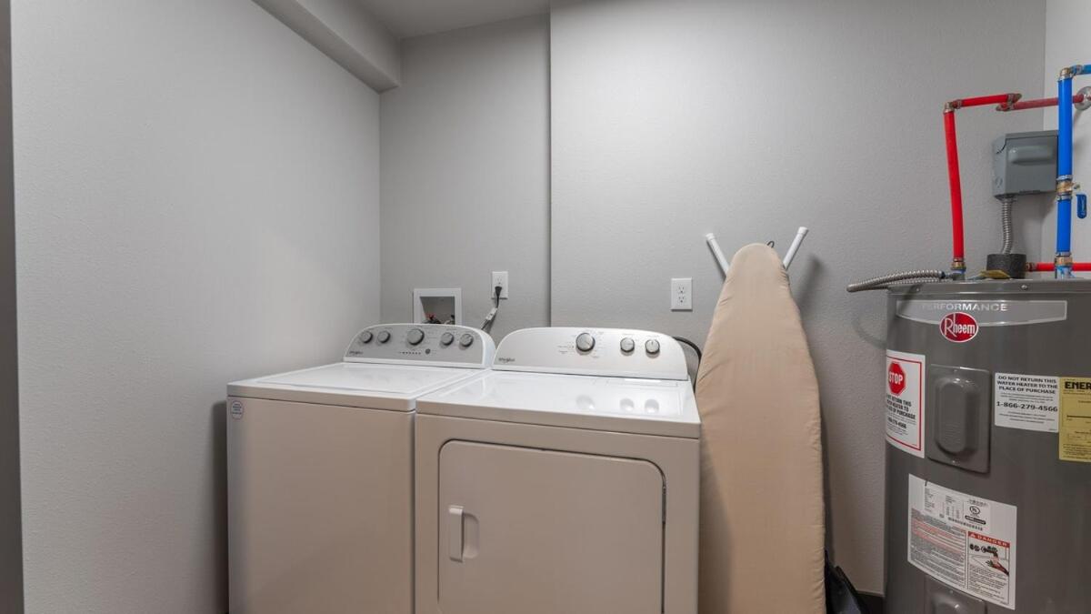 Luxury Apt on Bagnell Dam Blvd!
