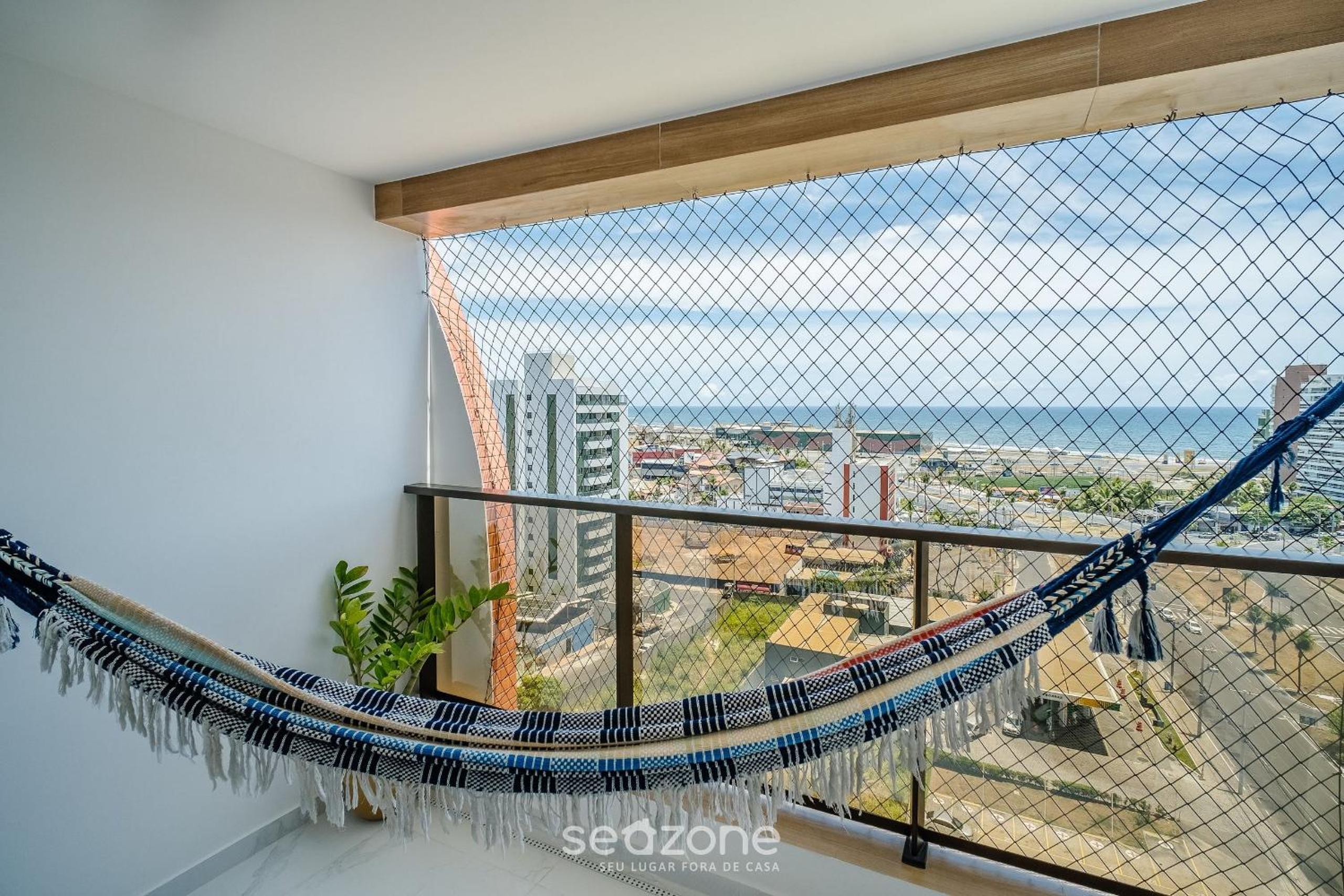 SMT - Building 750m from the Beach in Salvador