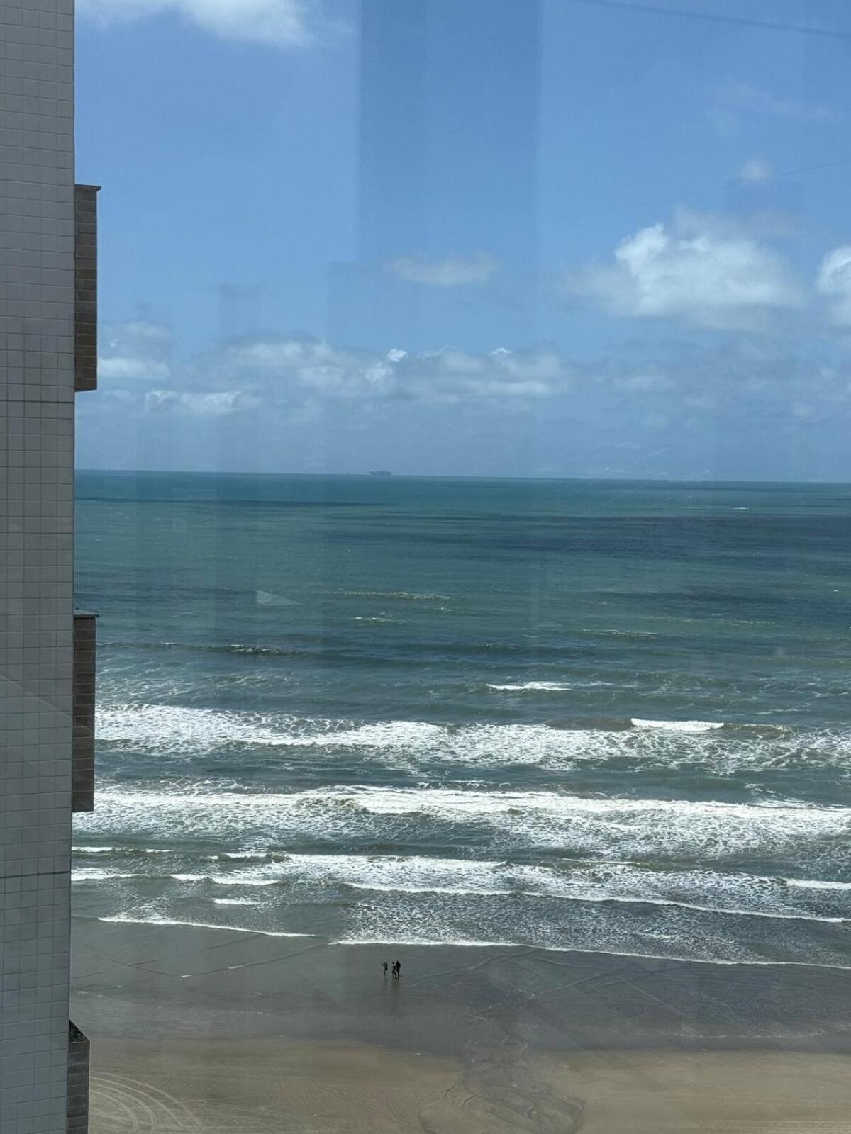 Apartamento novo pé na areia vista mar