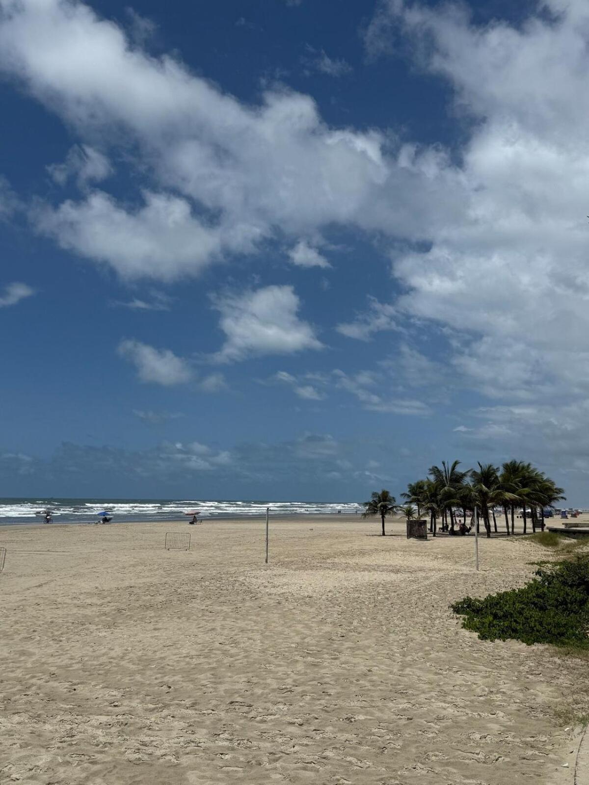 Apartamento novo pé na areia vista mar