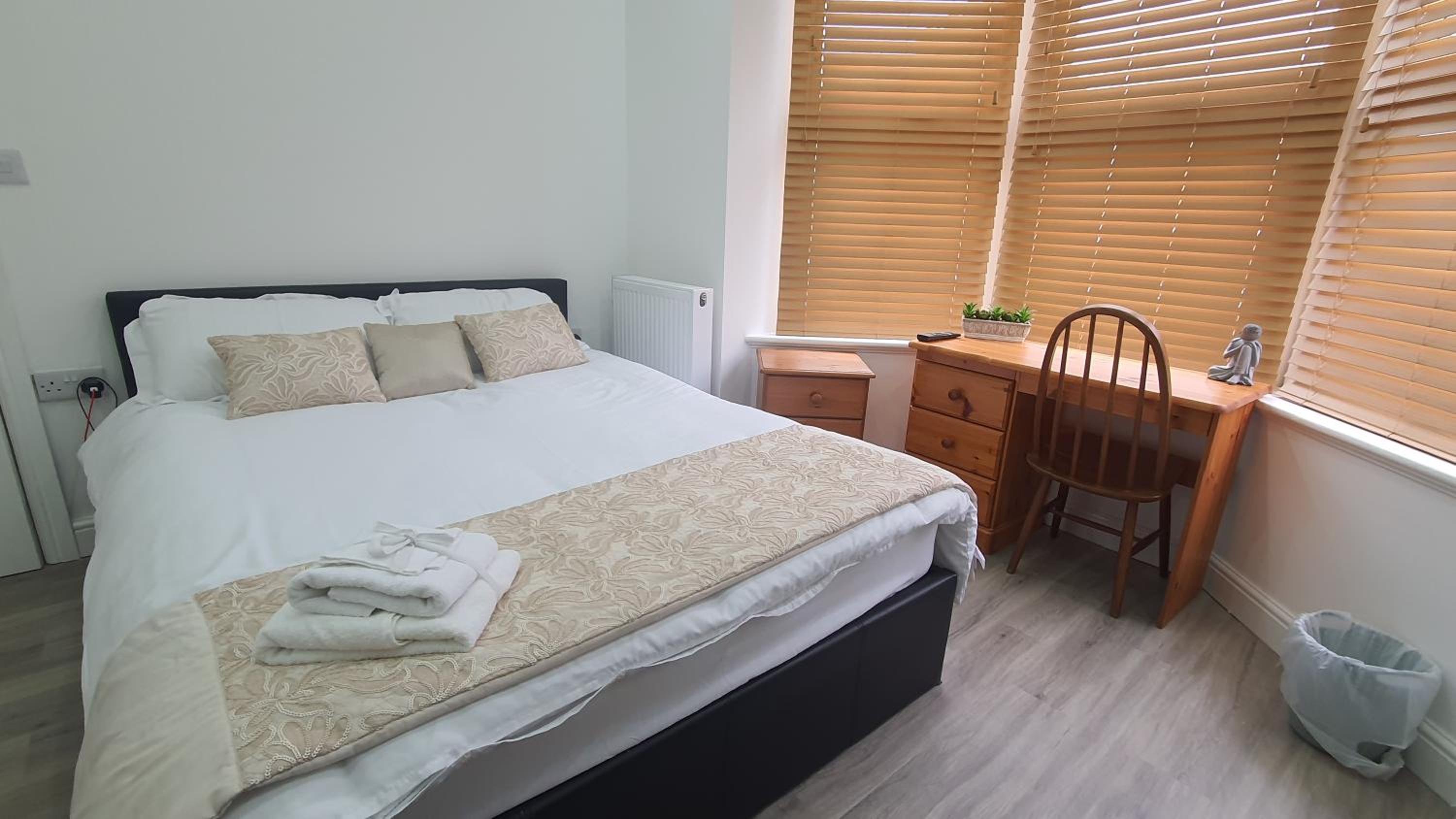 Highfield House, Private Bathroom, Easy Parking, Fast WiFi, Serving Contractors, Santa Pod!