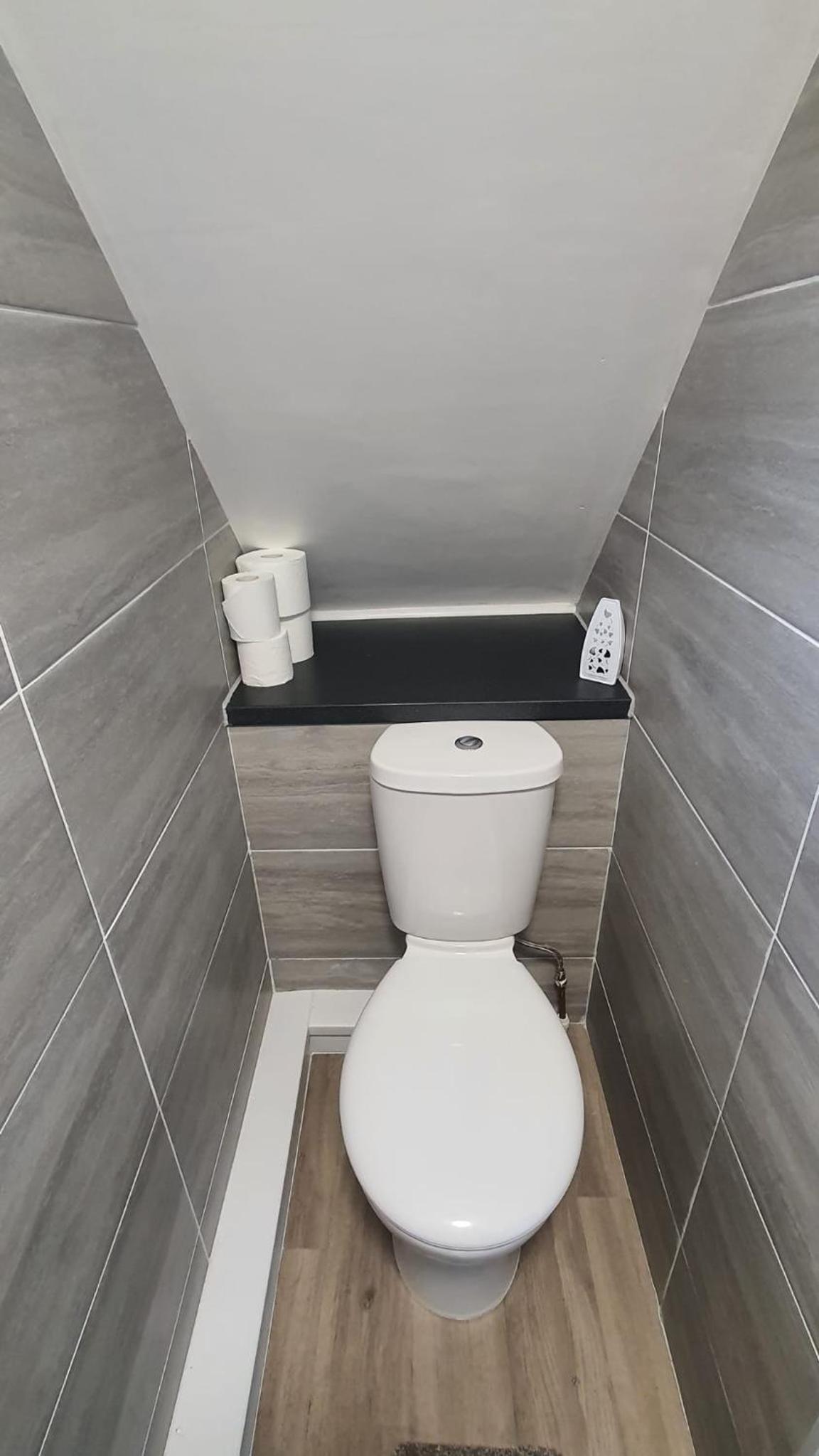 Highfield House, Private Bathroom, Easy Parking, Fast WiFi, Serving Contractors, Santa Pod!