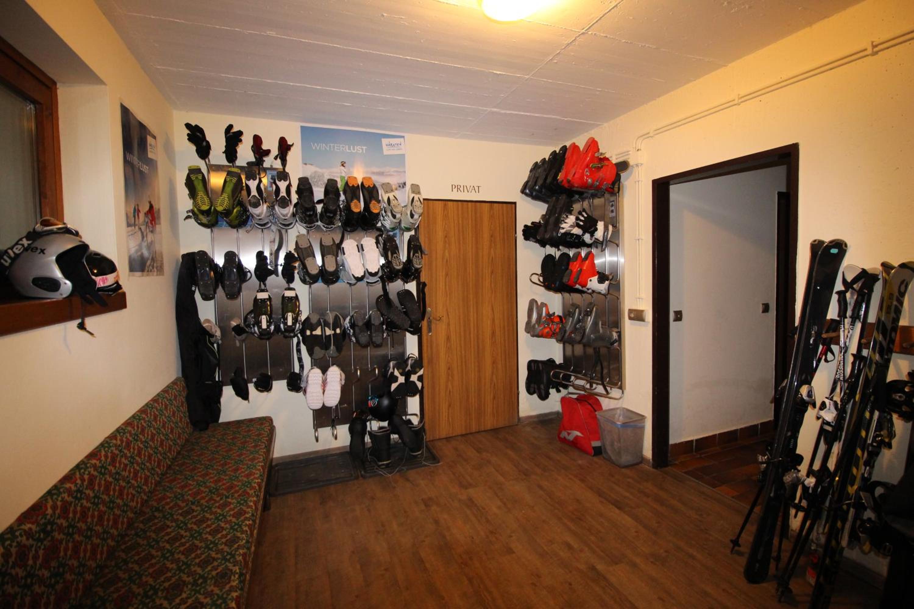 Pension & Appartements Ronacherhof -Mountain Hideaway Slopeside