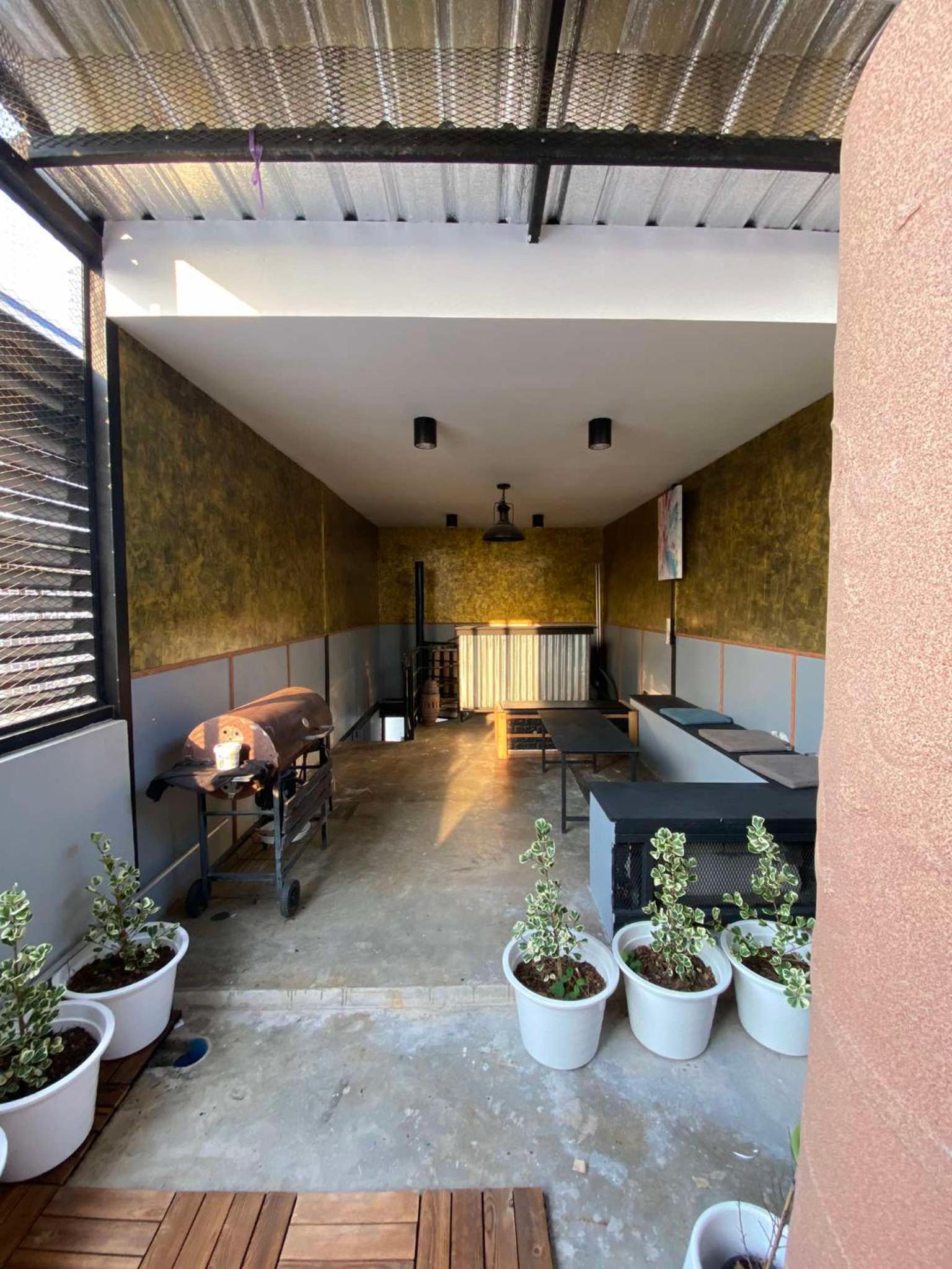89 Bed & Studio Hostel