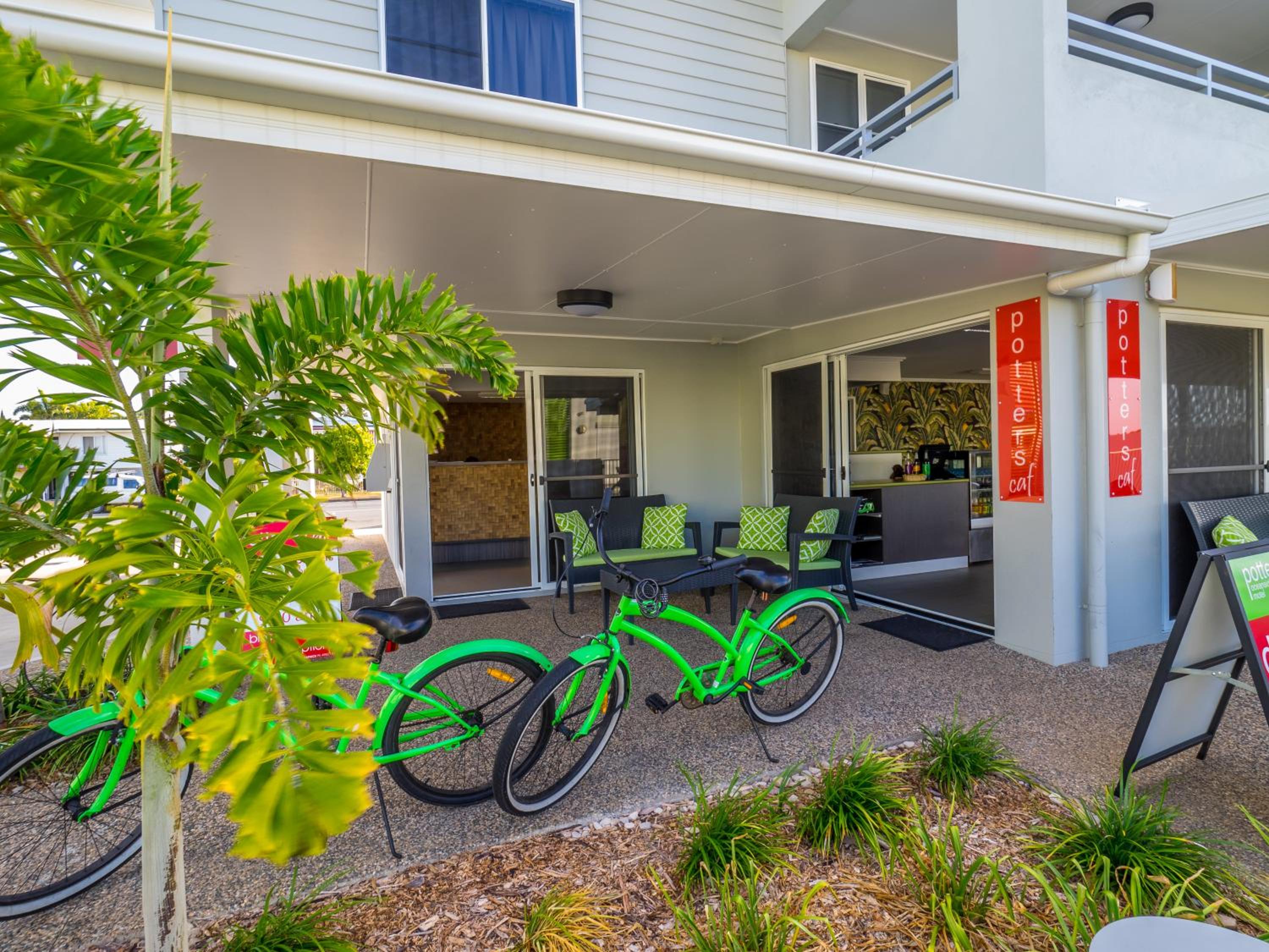 Mackay Oceanside Central Hotel Official