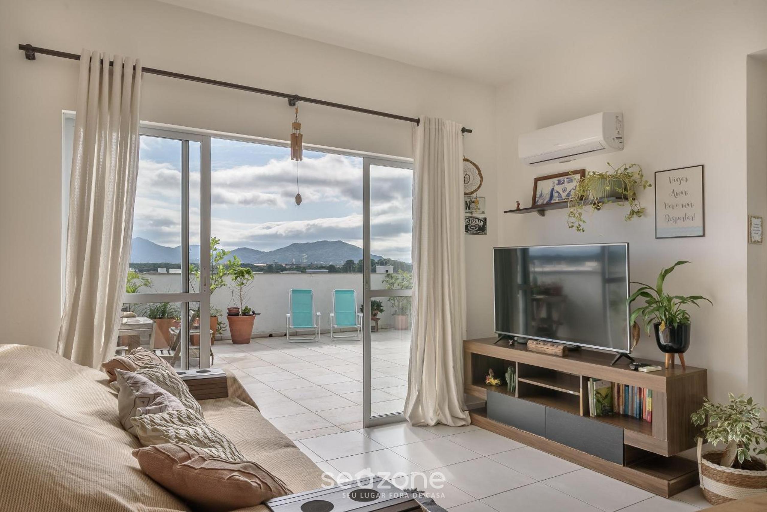 Apt w/Rooftop Near the Beach in Floripa - CRI0301