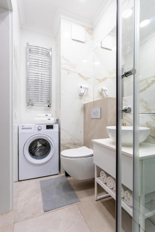 Close-Urban Chic- Mennica Residence - Warsaw Center - For 15 Guests