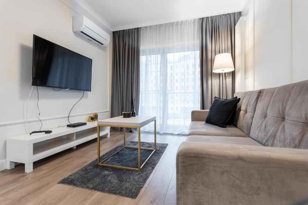 Close-Urban Chic- Mennica Residence - Warsaw Center - For 15 Guests
