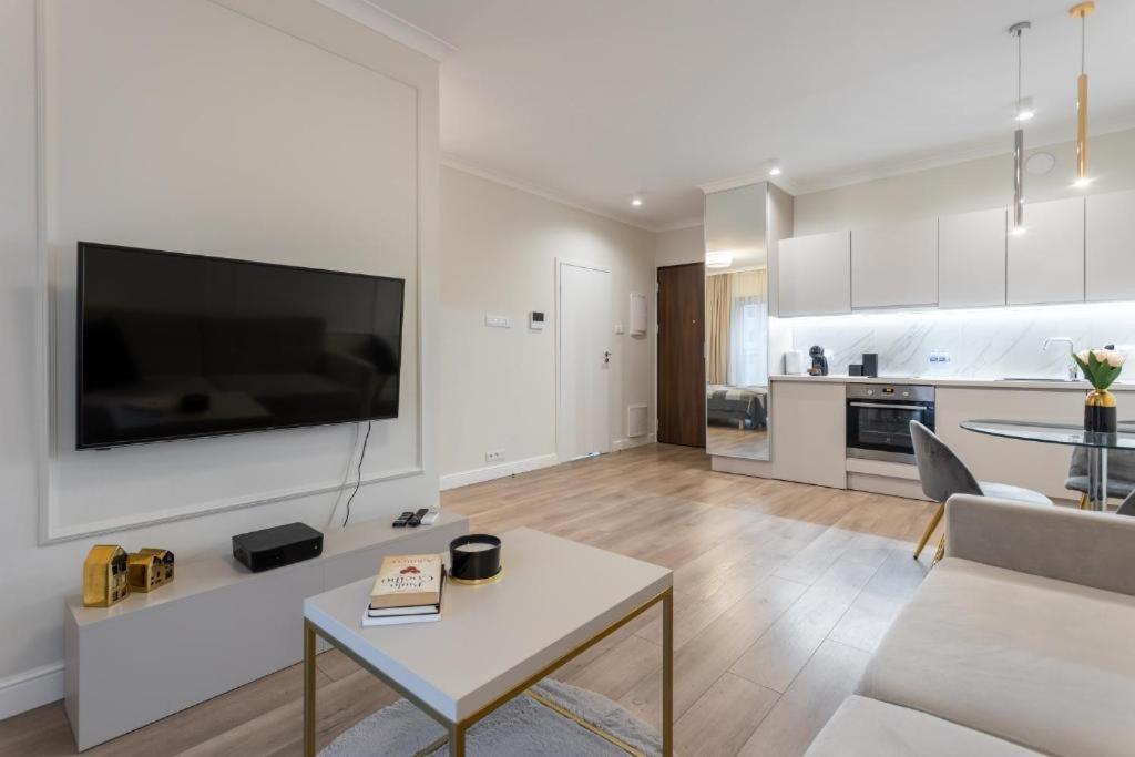 Close-Urban Chic- Mennica Residence - Warsaw Center - For 15 Guests