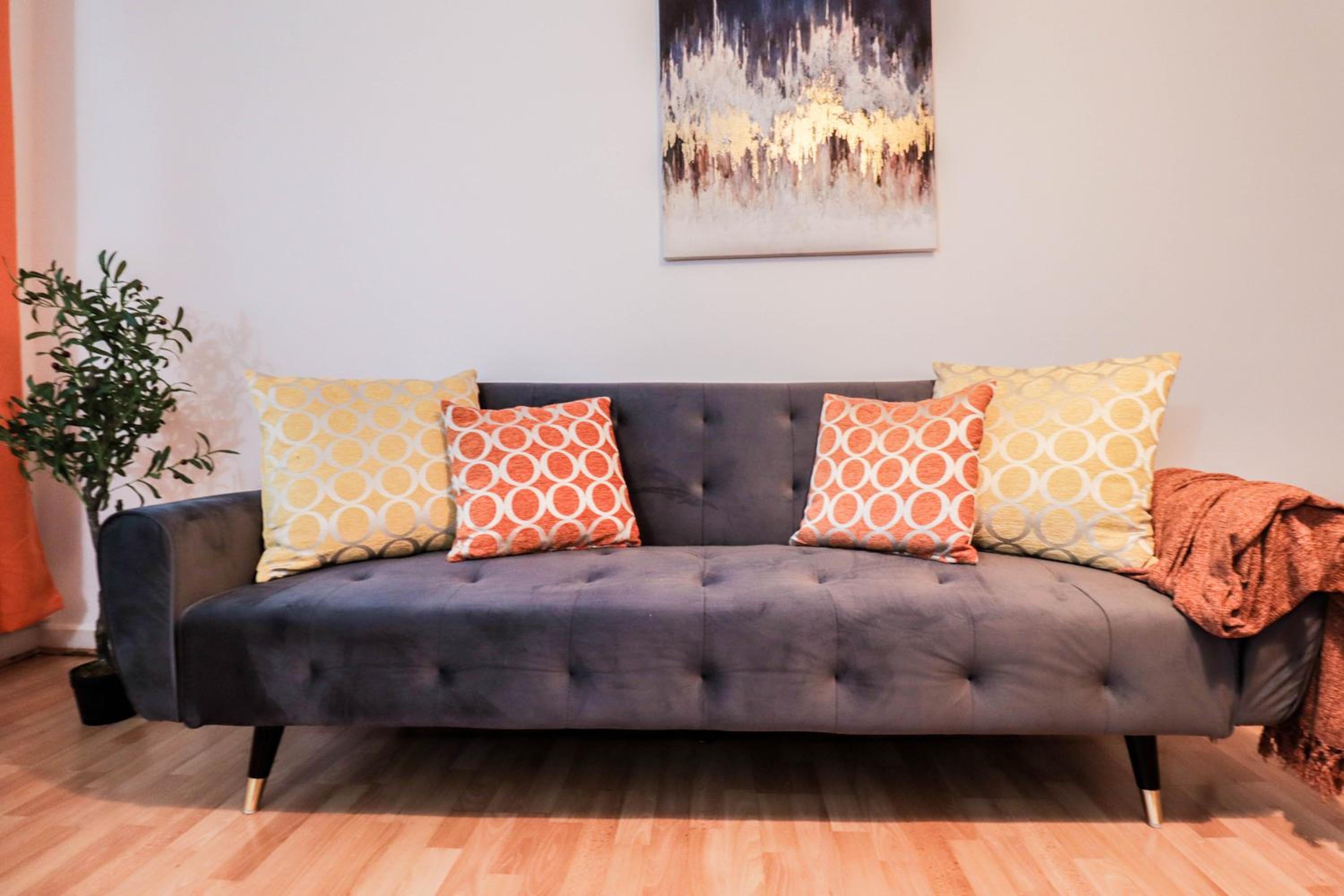 Well-Presented 3-Bedroom Flat! Great Location!