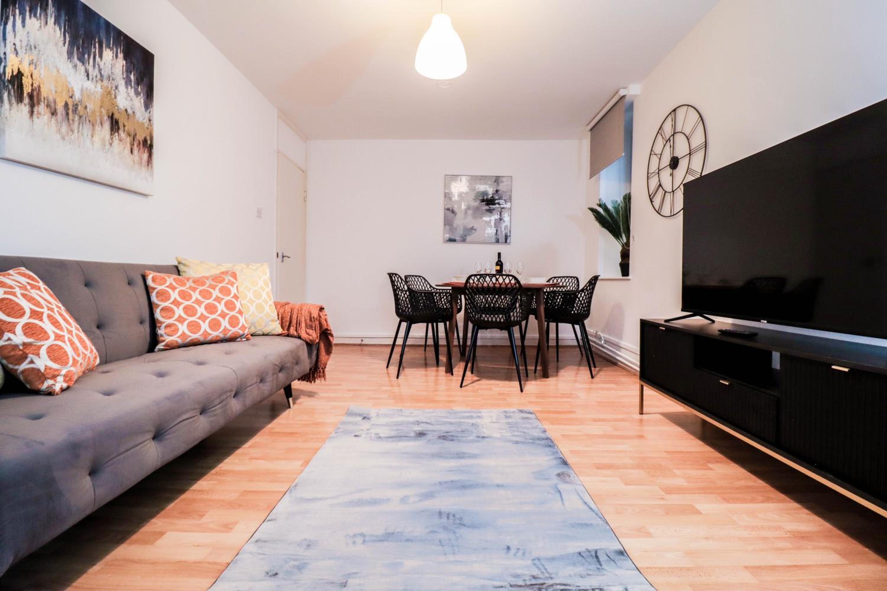 Well-Presented 3-Bedroom Flat! Great Location!