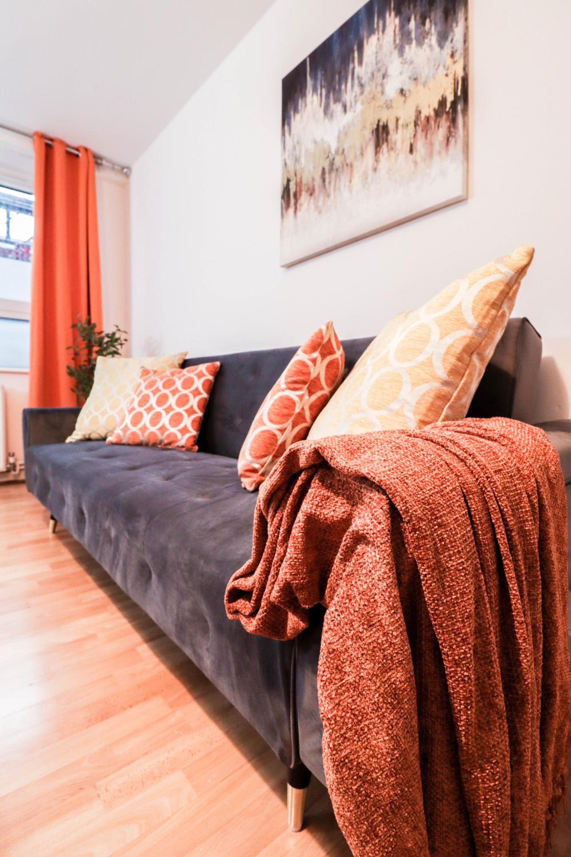 Well-Presented 3-Bedroom Flat! Great Location!