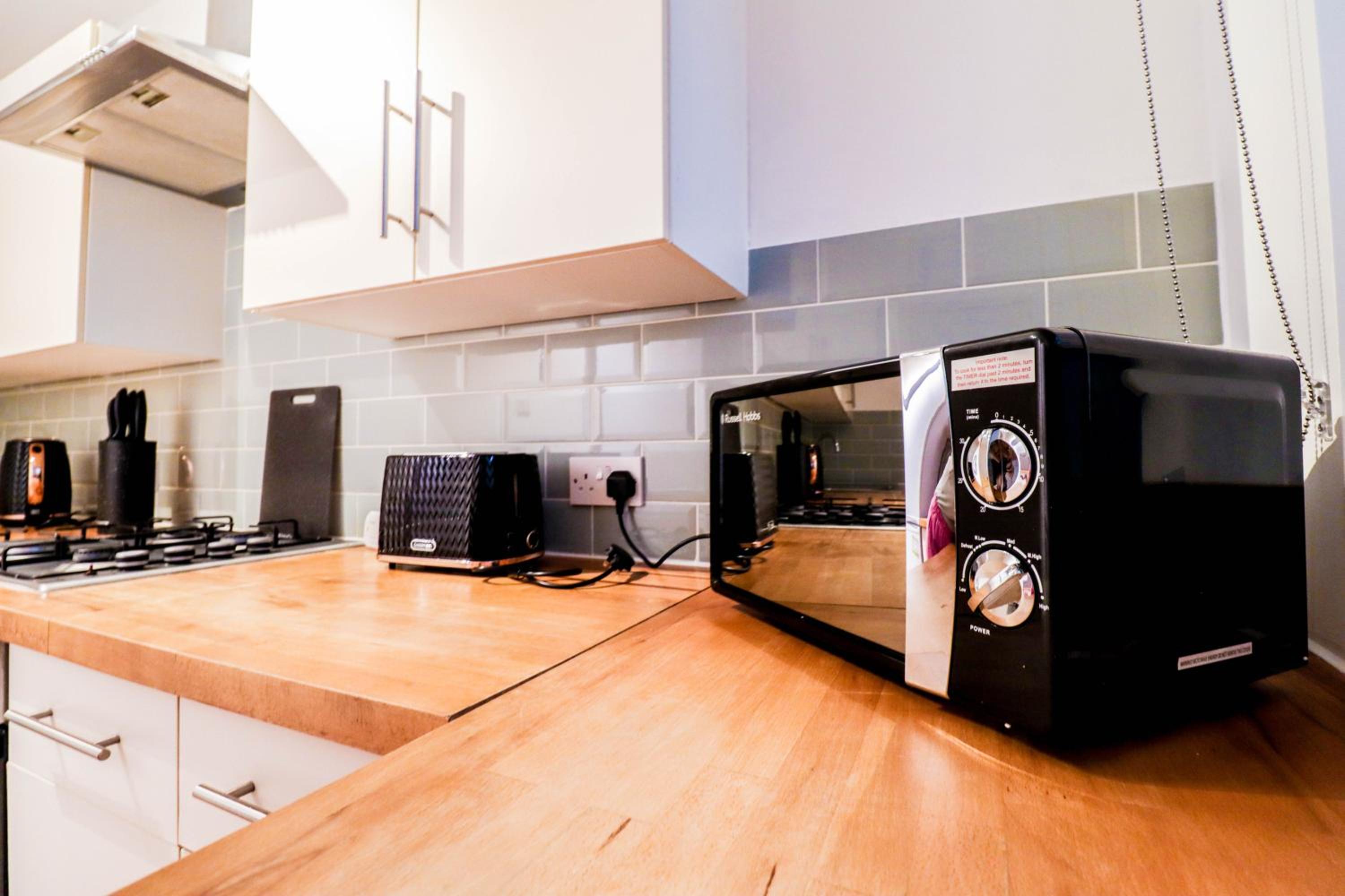 Well-Presented 3-Bedroom Flat! Great Location!