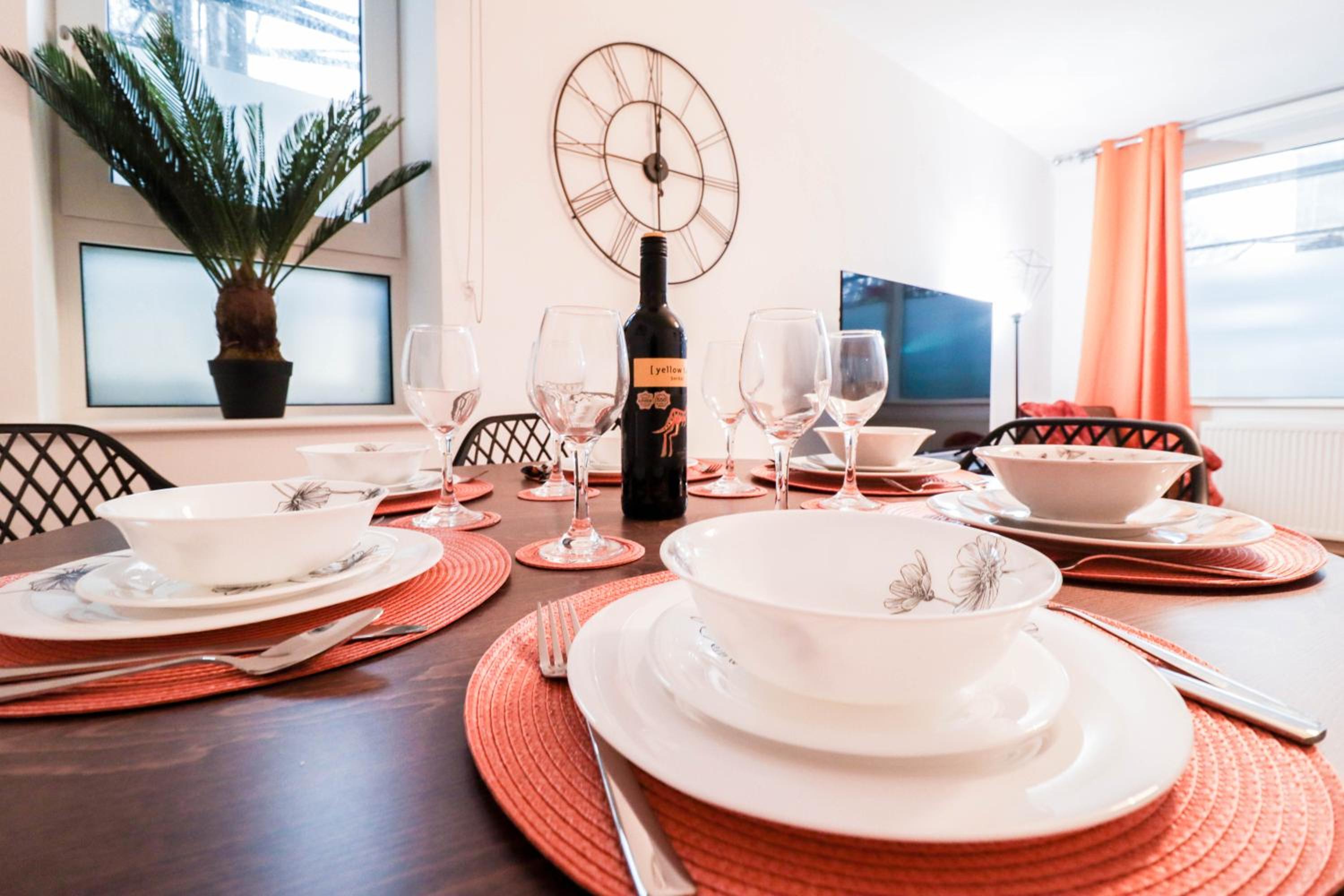 Well-Presented 3-Bedroom Flat! Great Location!