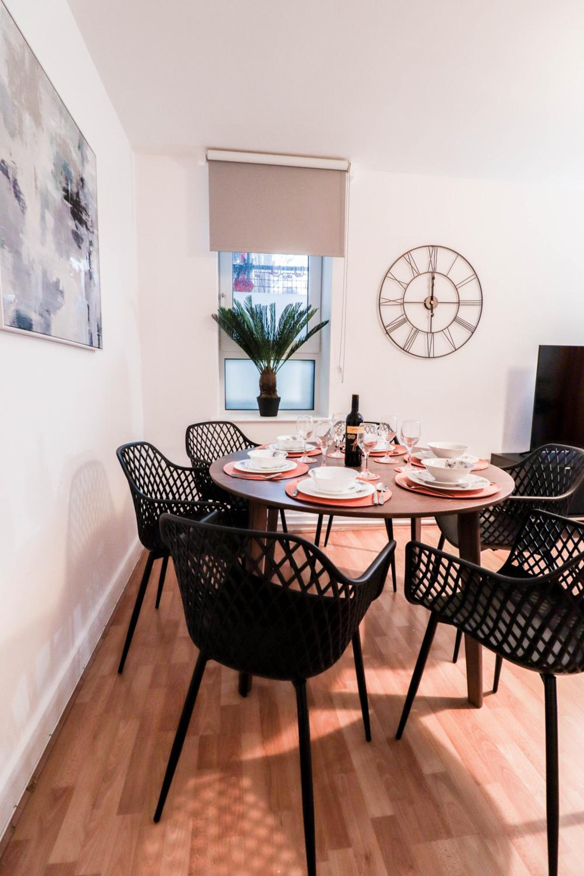 Well-Presented 3-Bedroom Flat! Great Location!