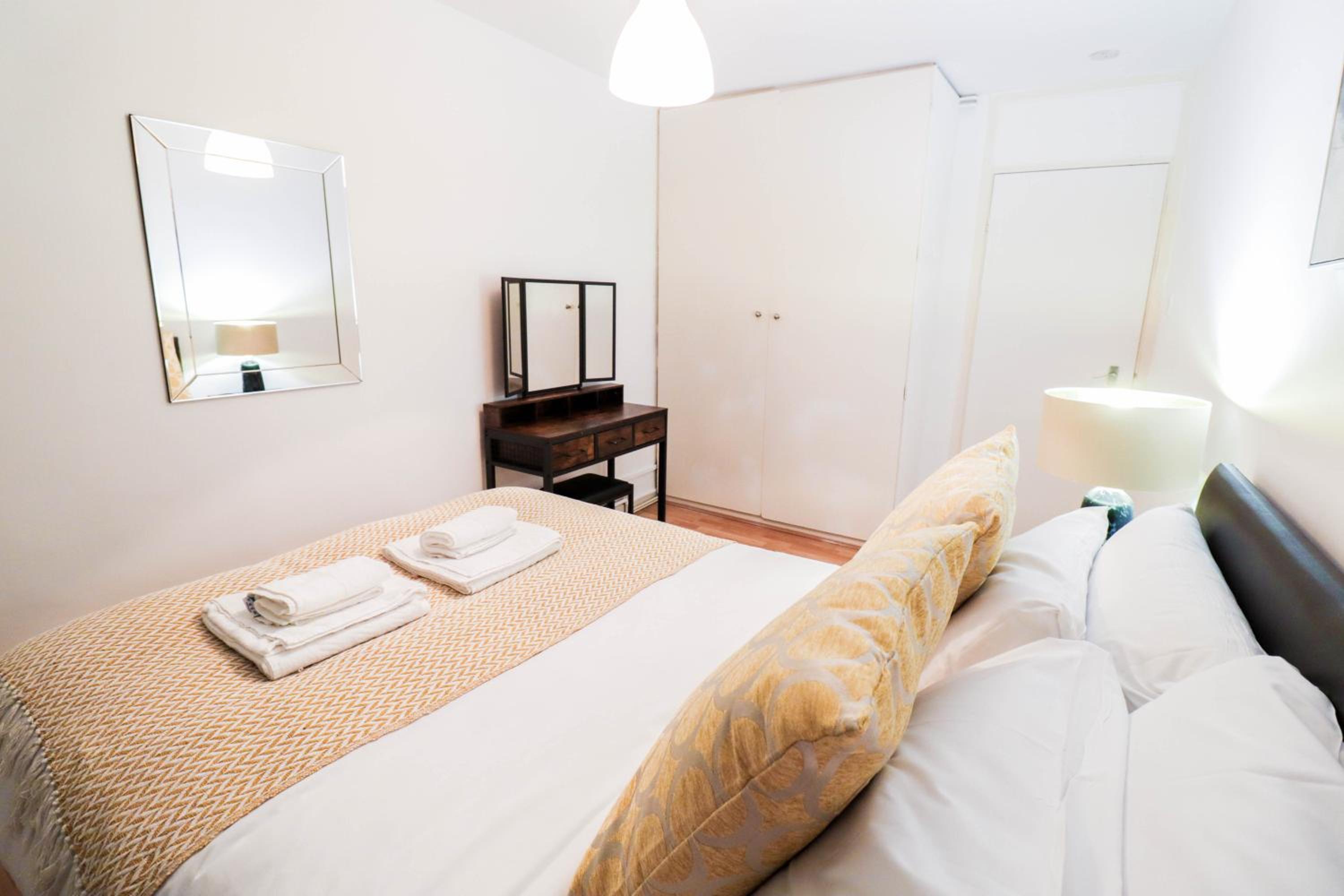 Well-Presented 3-Bedroom Flat! Great Location!