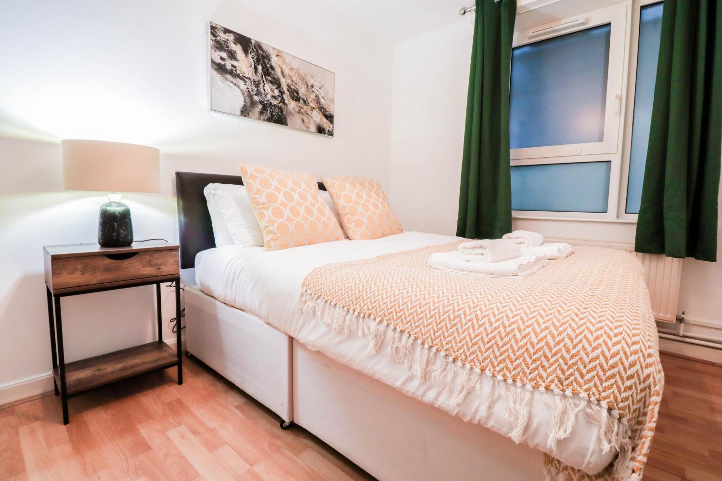 Well-Presented 3-Bedroom Flat! Great Location!