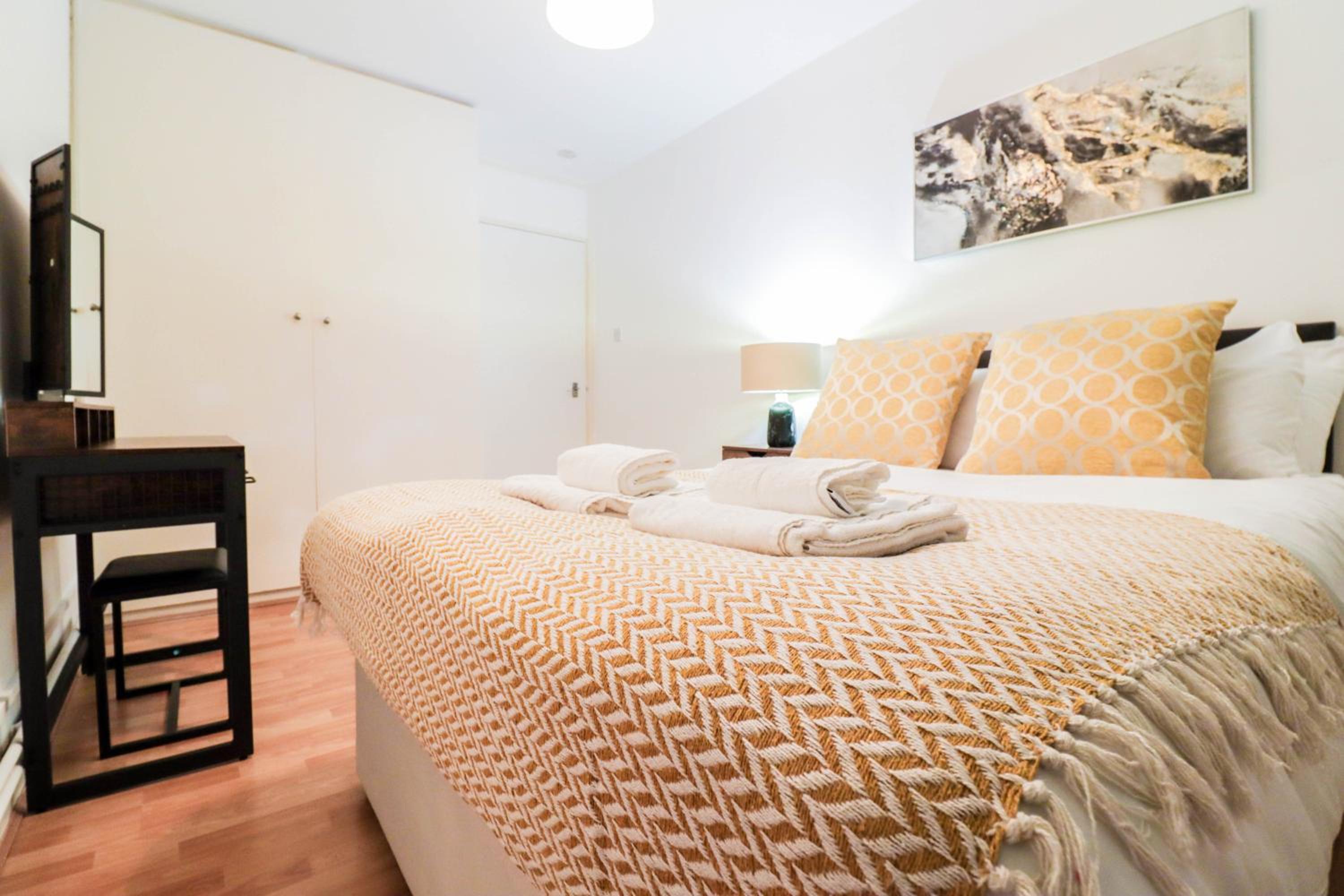 Well-Presented 3-Bedroom Flat! Great Location!