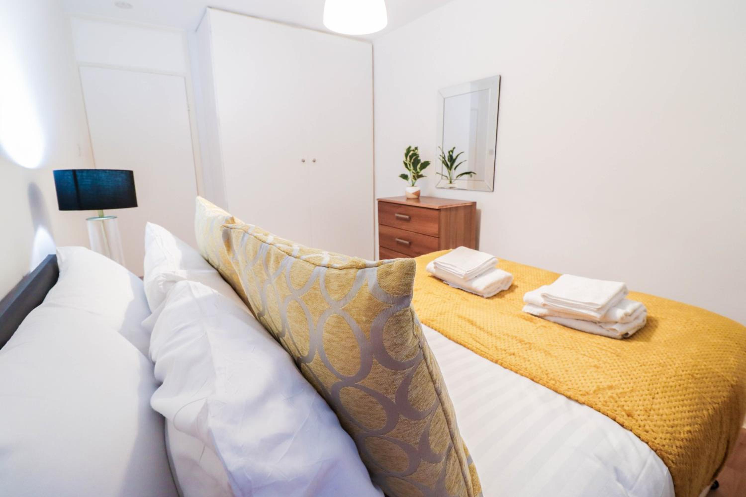 Well-Presented 3-Bedroom Flat! Great Location!