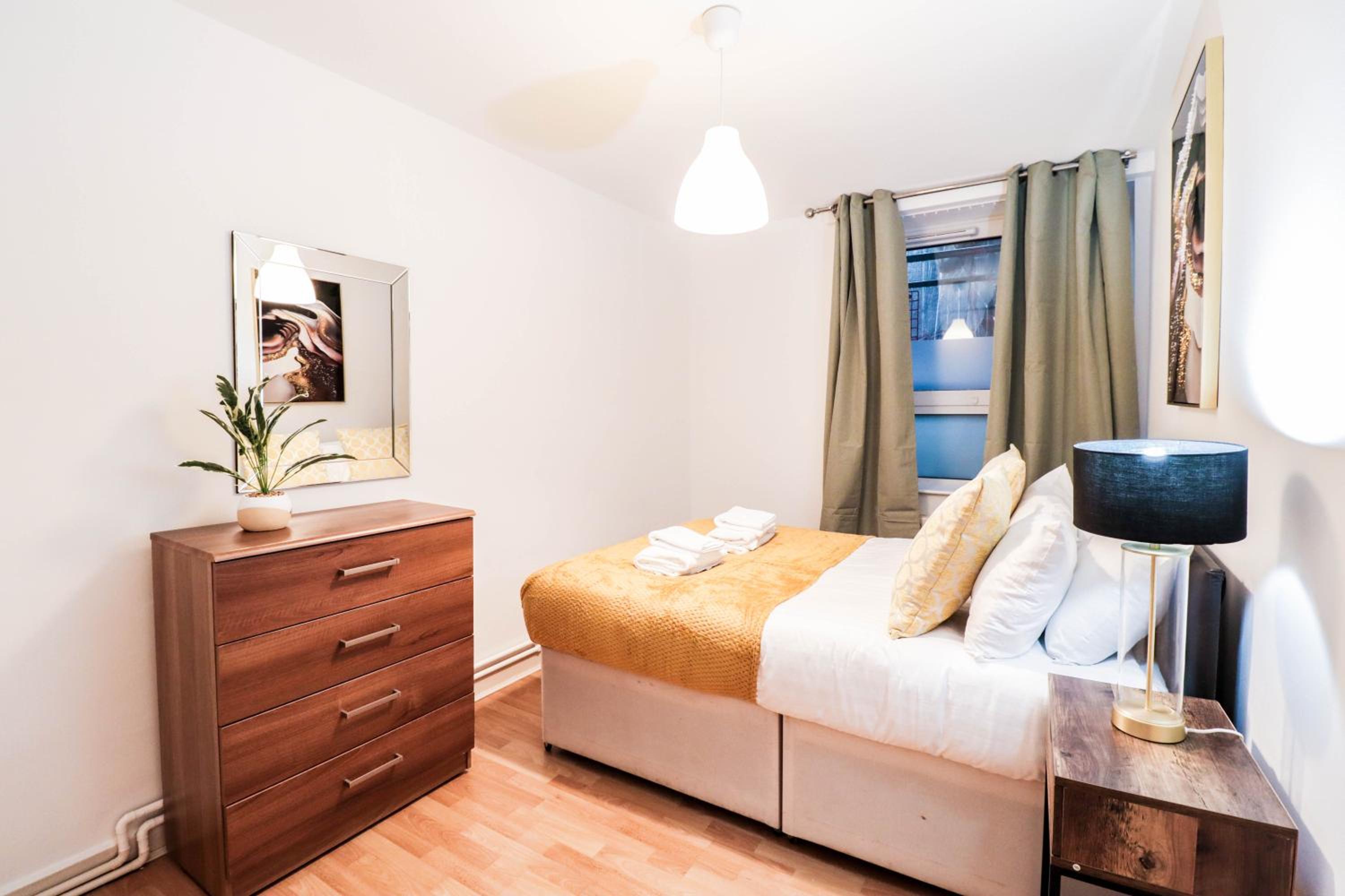 Well-Presented 3-Bedroom Flat! Great Location!