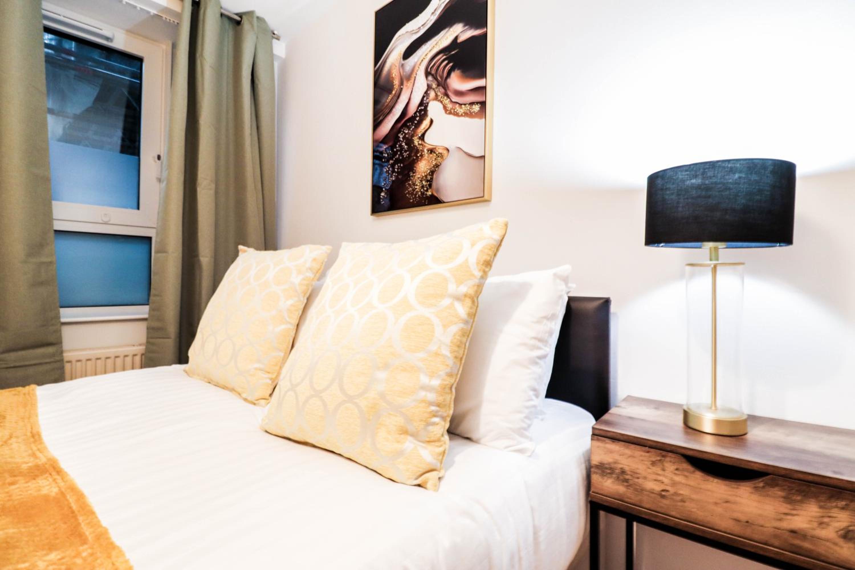 Well-Presented 3-Bedroom Flat! Great Location!