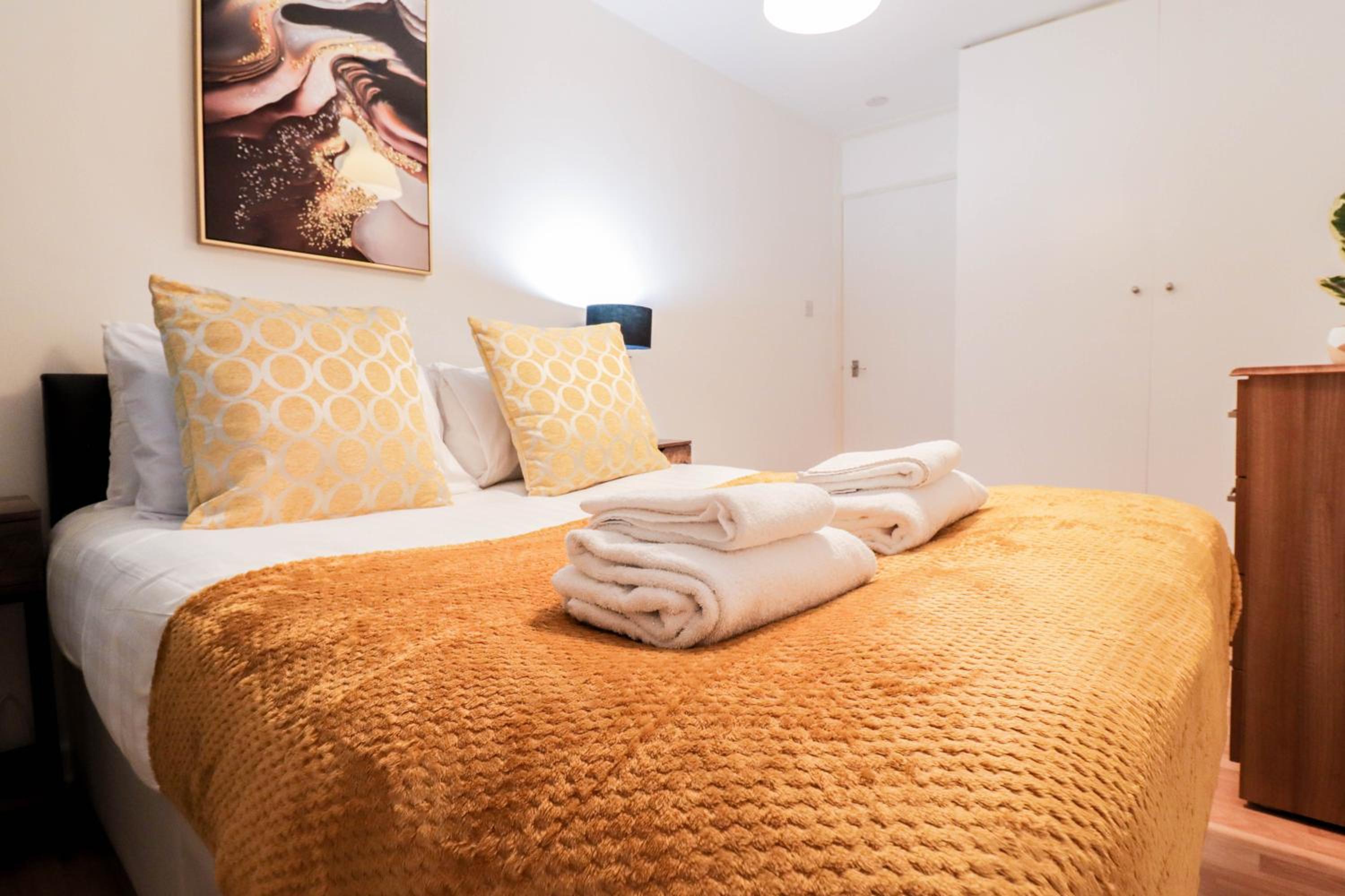 Well-Presented 3-Bedroom Flat! Great Location!