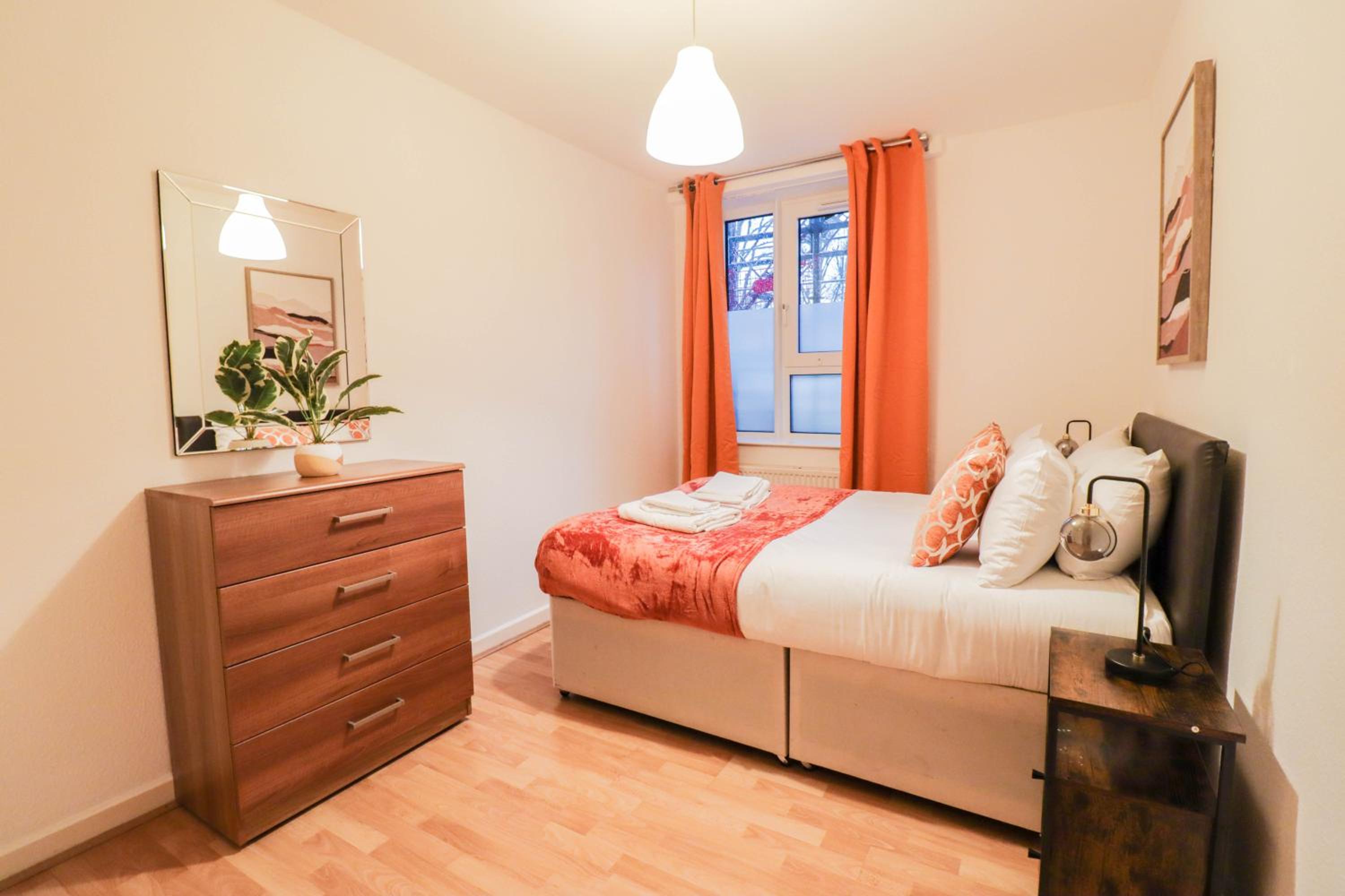 Well-Presented 3-Bedroom Flat! Great Location!