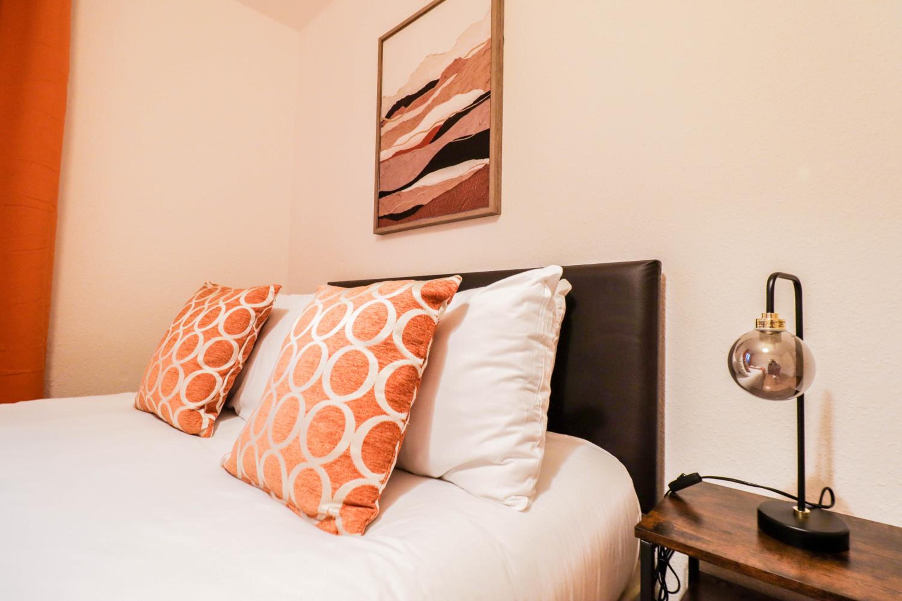 Well-Presented 3-Bedroom Flat! Great Location!