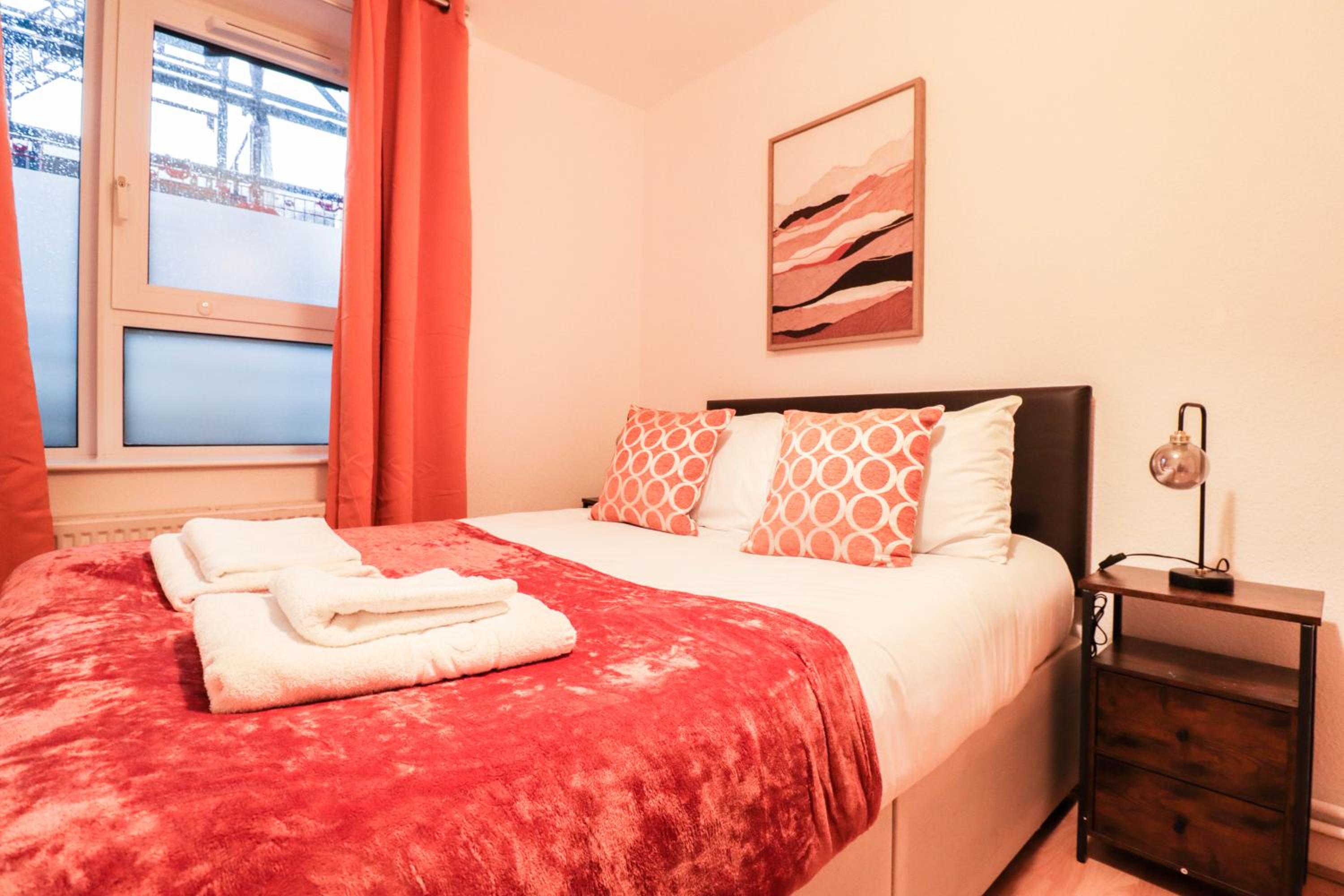 Well-Presented 3-Bedroom Flat! Great Location!