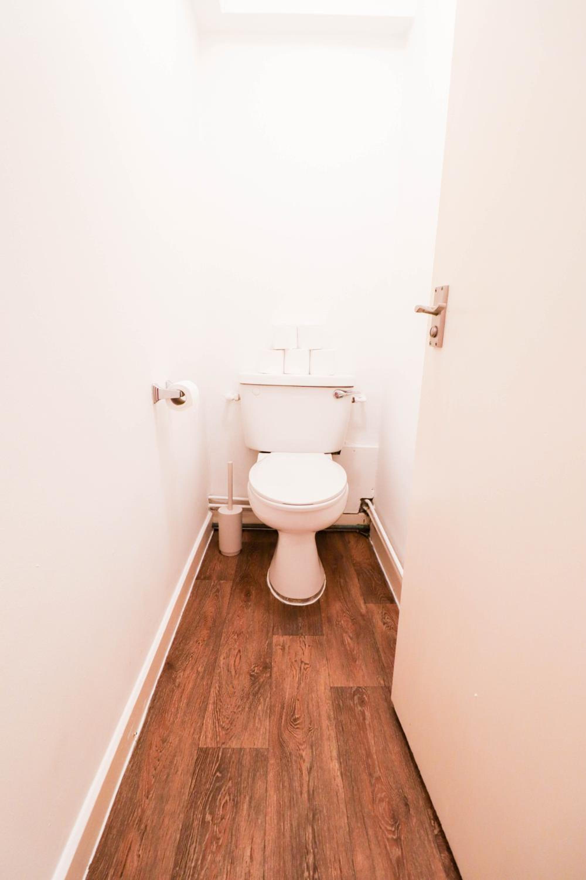 Well-Presented 3-Bedroom Flat! Great Location!