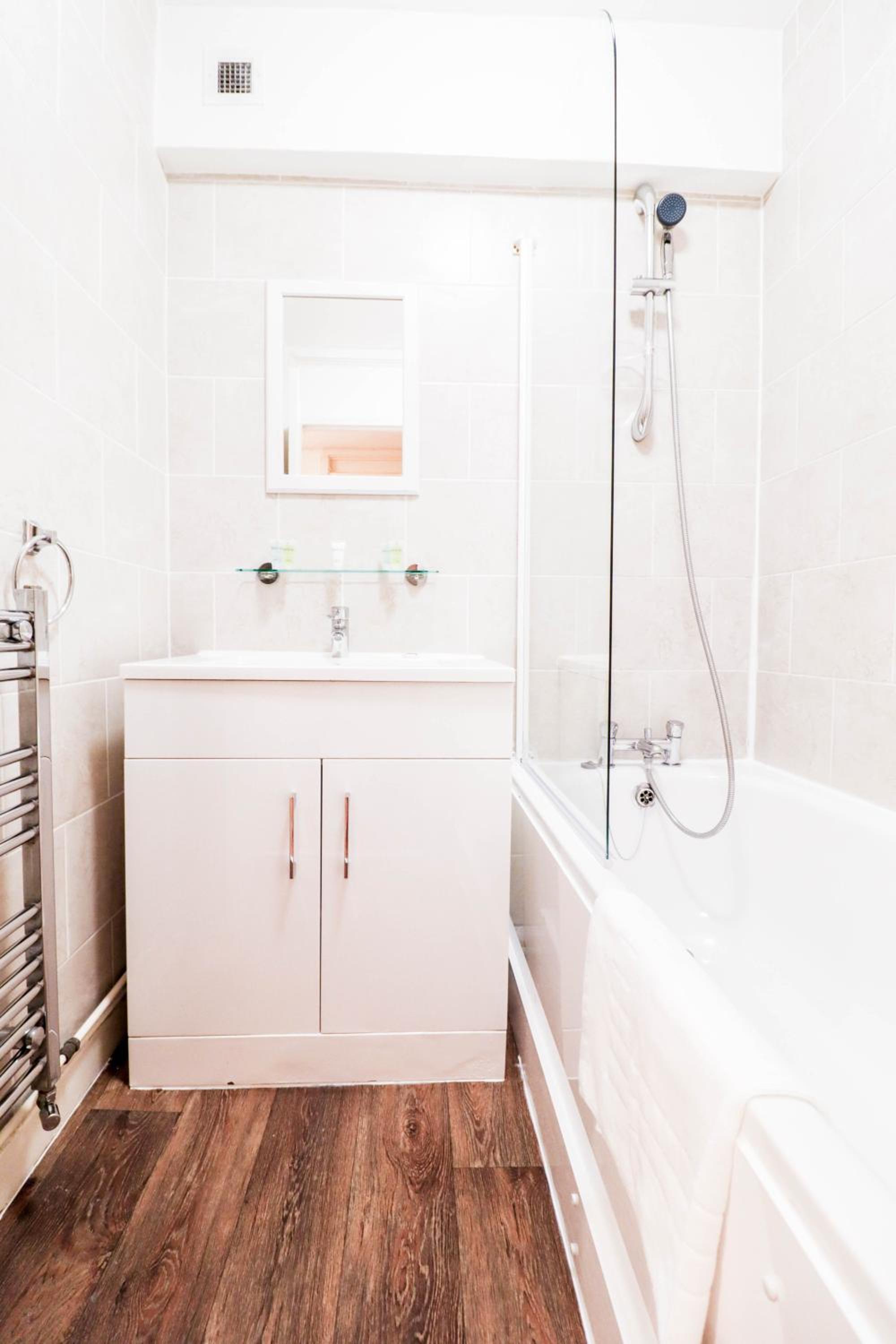 Well-Presented 3-Bedroom Flat! Great Location!