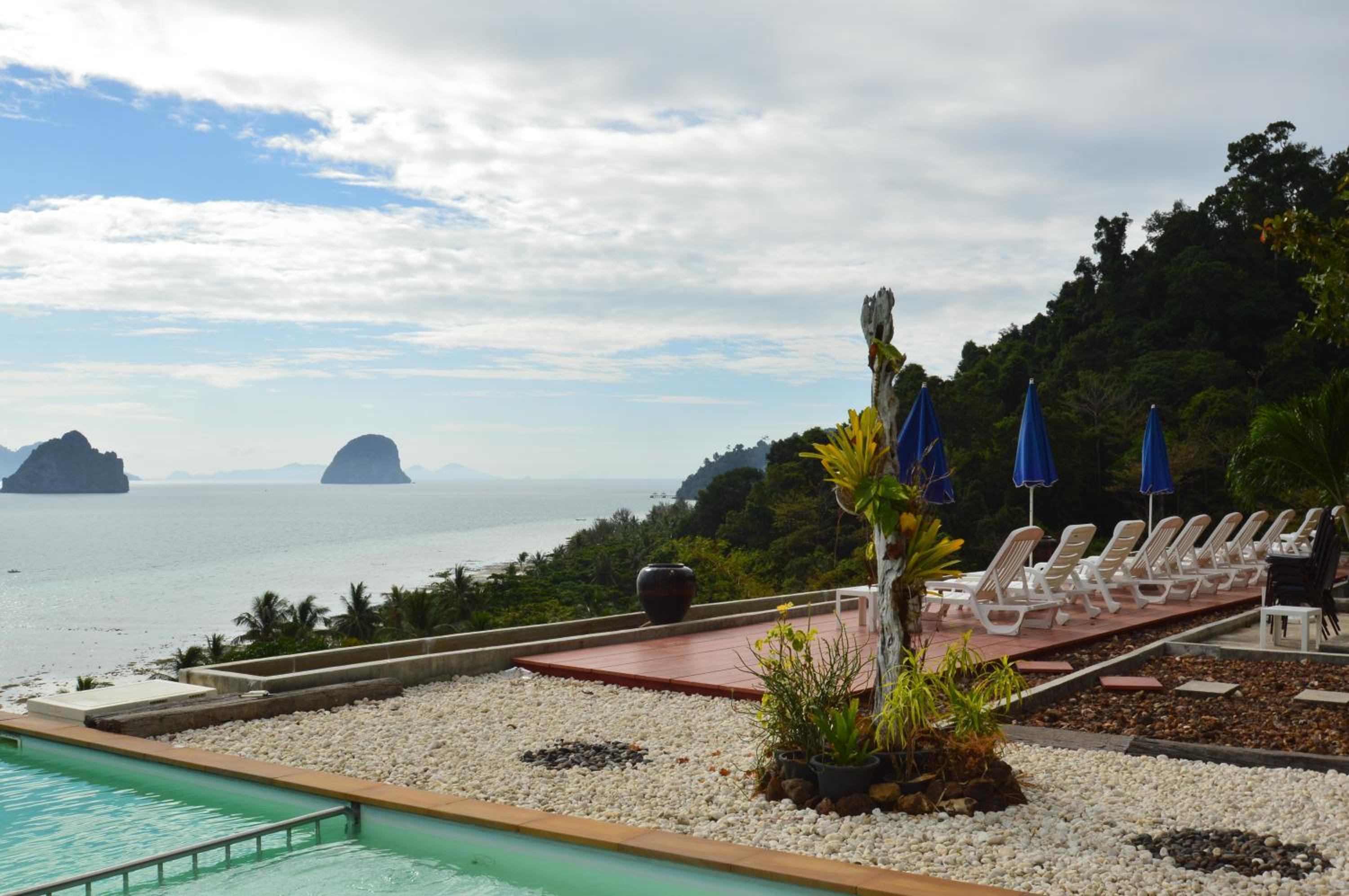 Koh Ngai Cliff Beach Resort