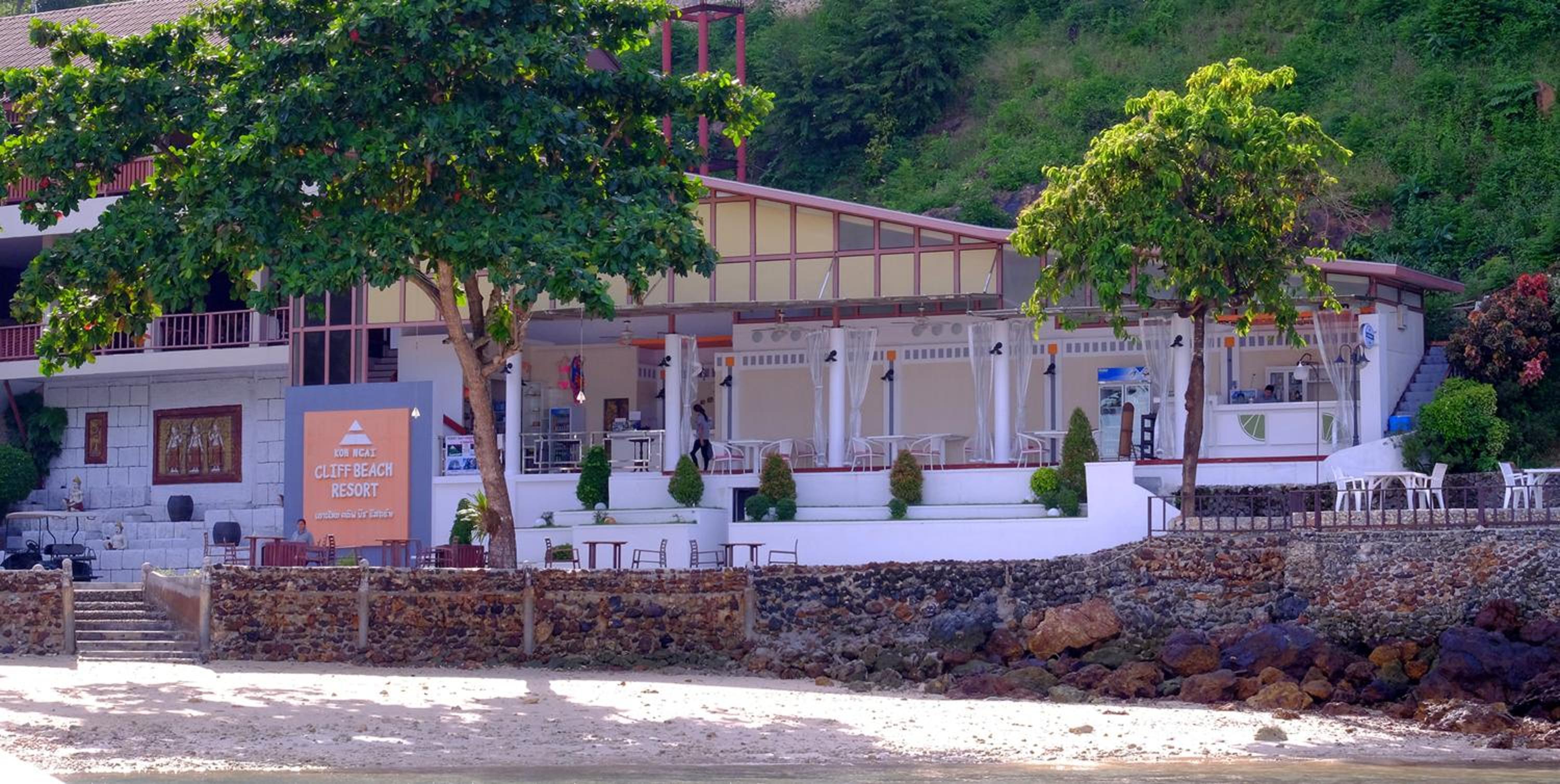Koh Ngai Cliff Beach Resort