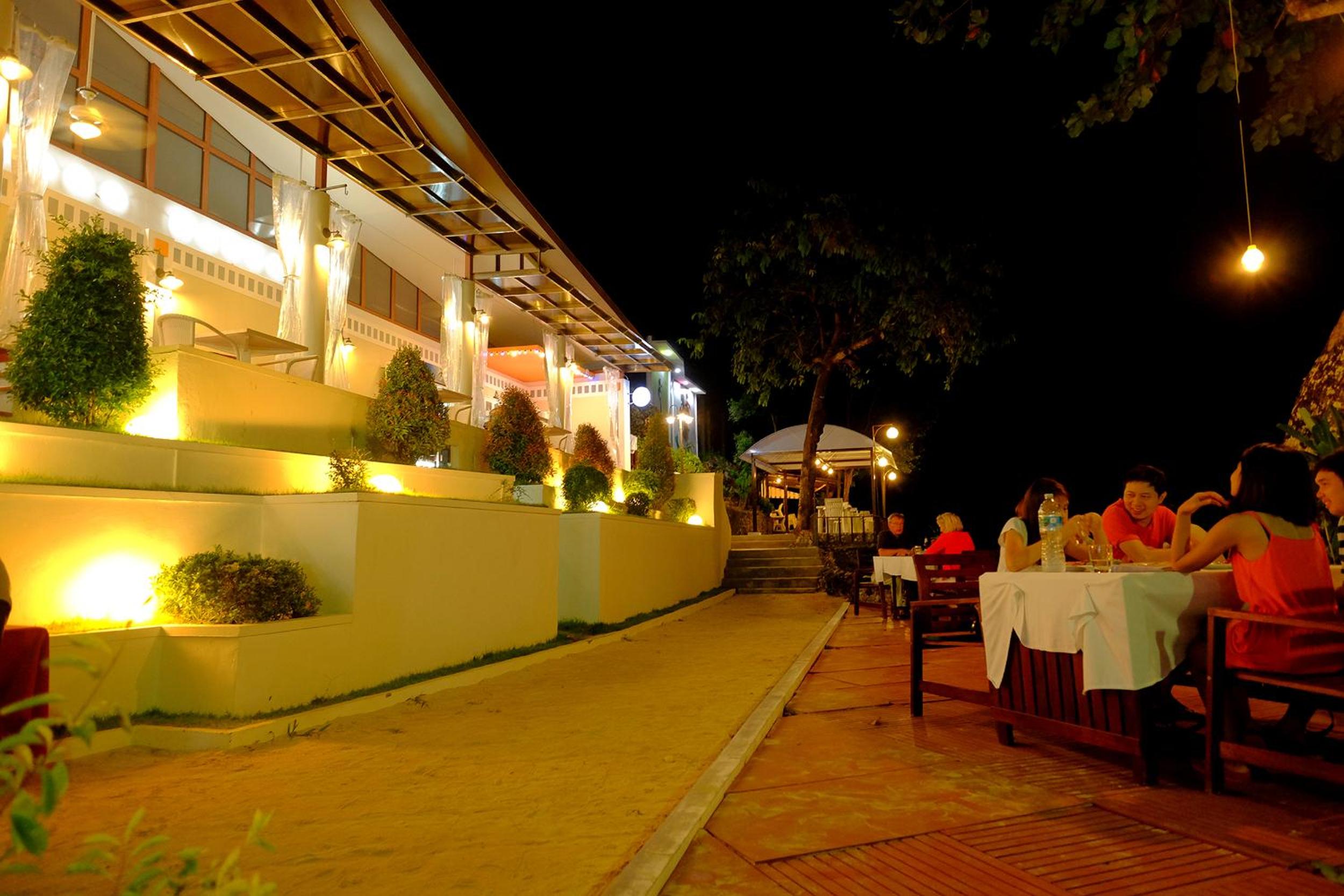 Koh Ngai Cliff Beach Resort