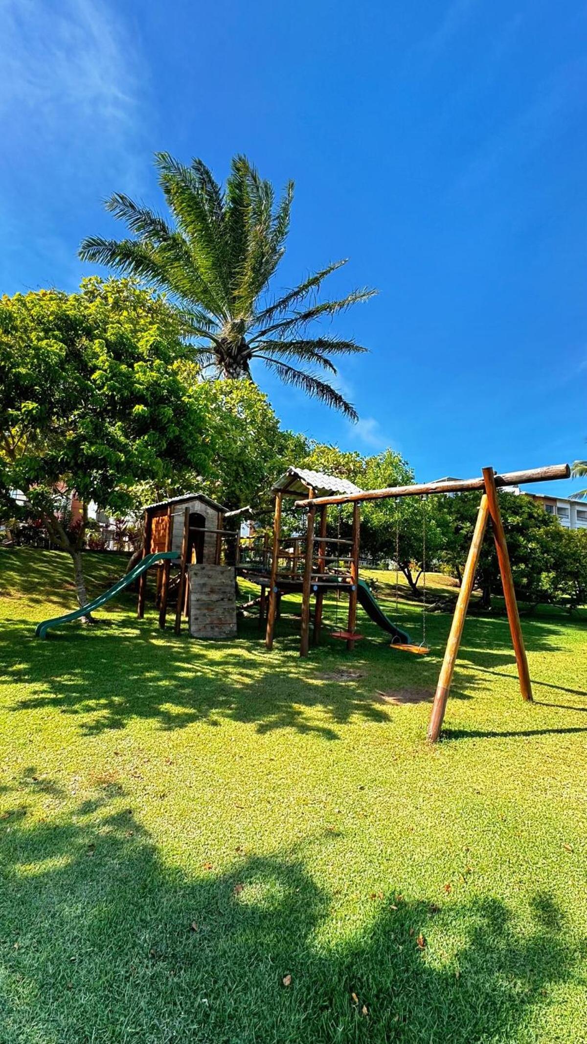 Cobertura duplex luxuosa na Praia de Guarajuba, seu Pet é bem vindo