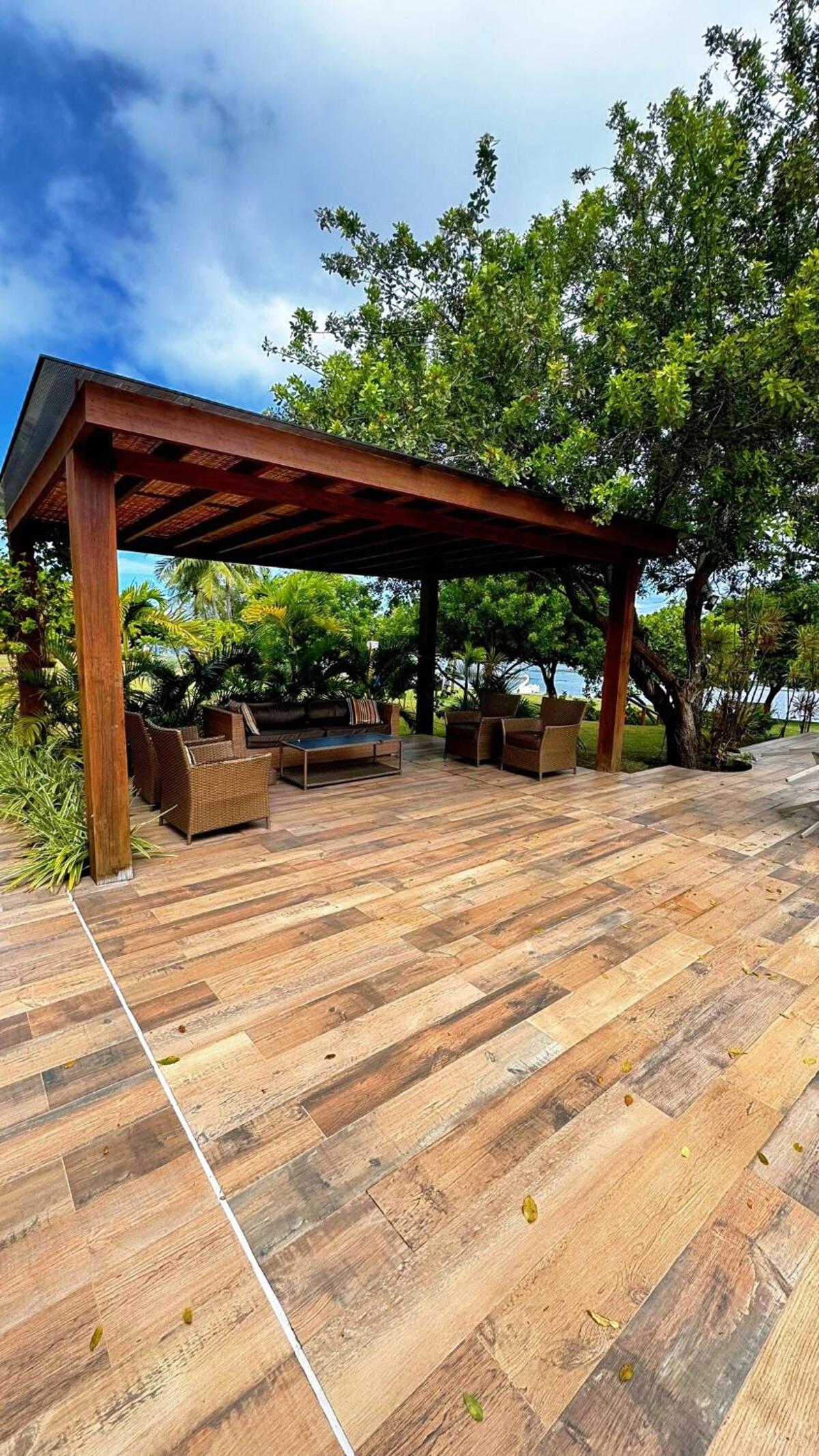 Cobertura duplex luxuosa na Praia de Guarajuba, seu Pet é bem vindo