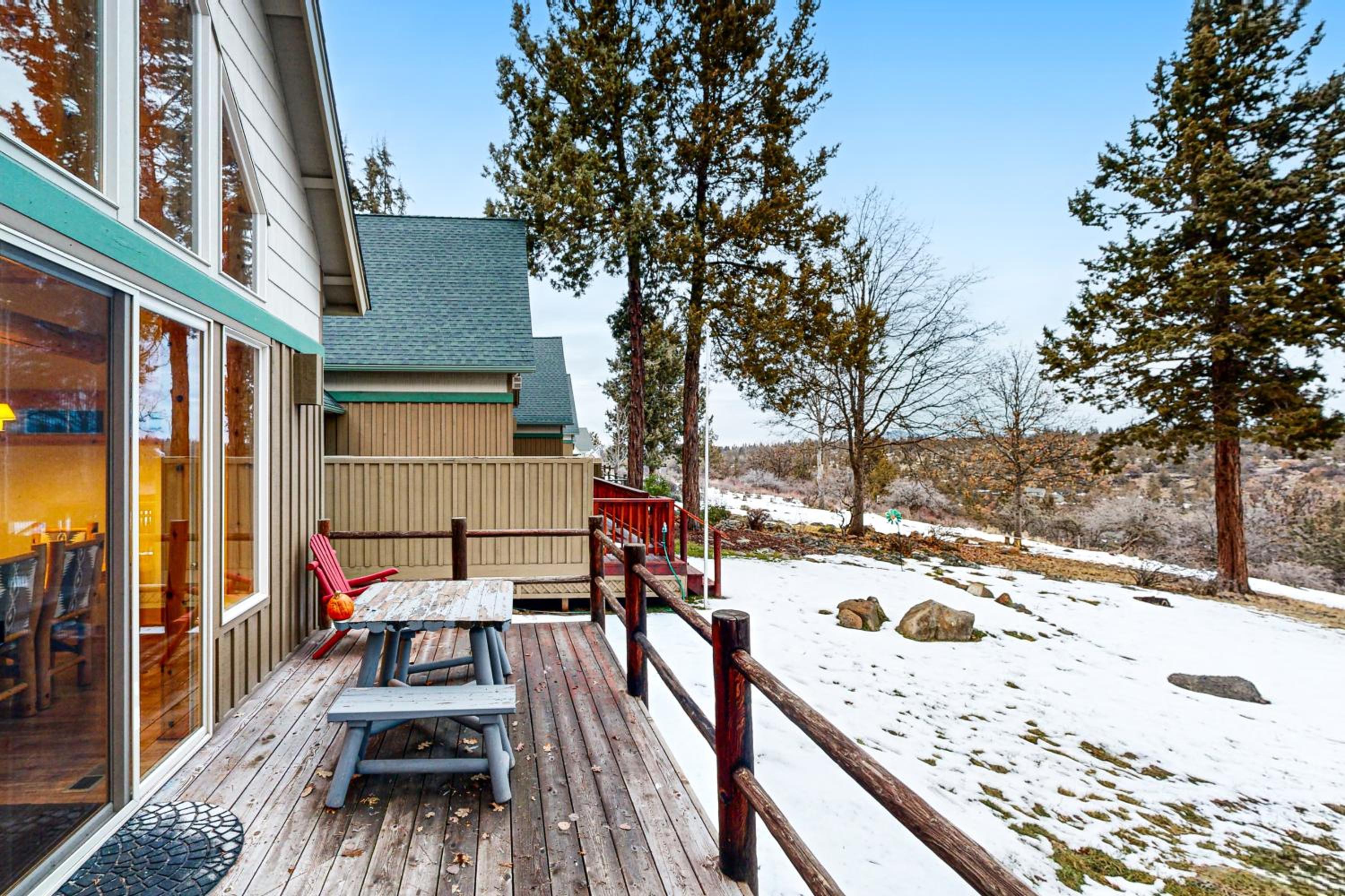 Cabin with Mountain Views and Shared Pool and Hot Tub
